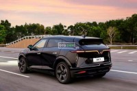 VinFast VF7 2025 đen