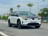 VinFast VF8 Plus 2024 mua pin CATL lướt - 30 km