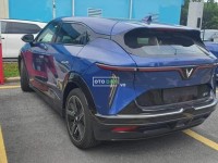 VinFast VF7 2025 xanh