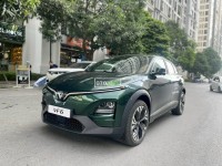 VinFast VF6 2025 xanh rêu