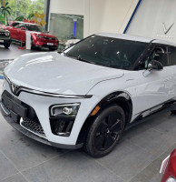 VinFast VF7 Eco 2025 mới