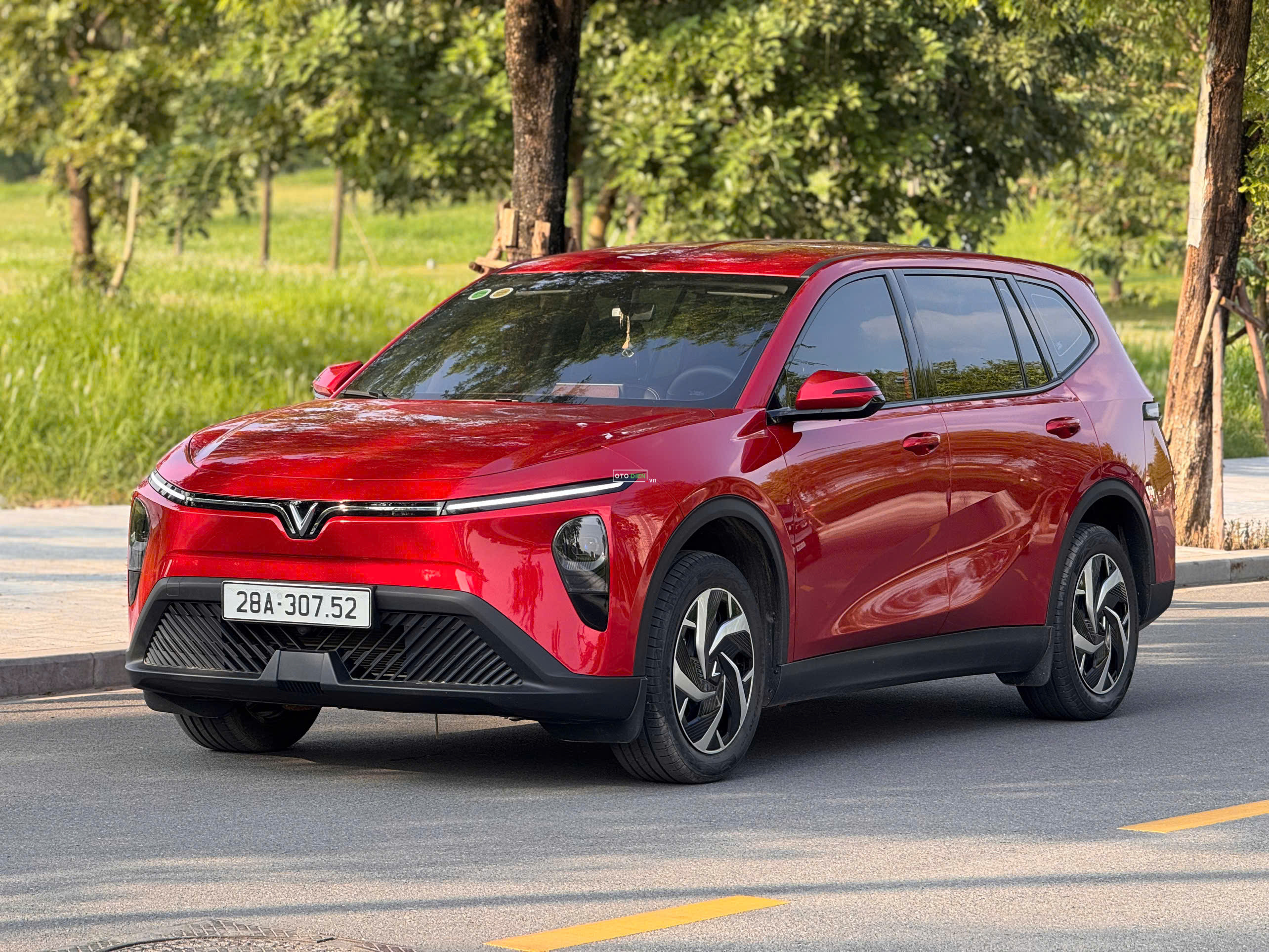 VinFast Limo Green 2025 - 2000 km1