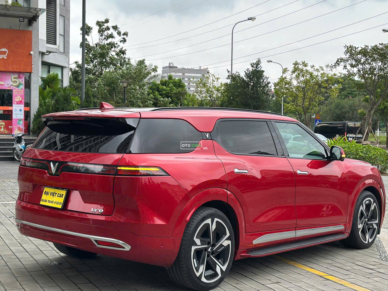 VinFast VF9 2023 Plus - 70000 km1