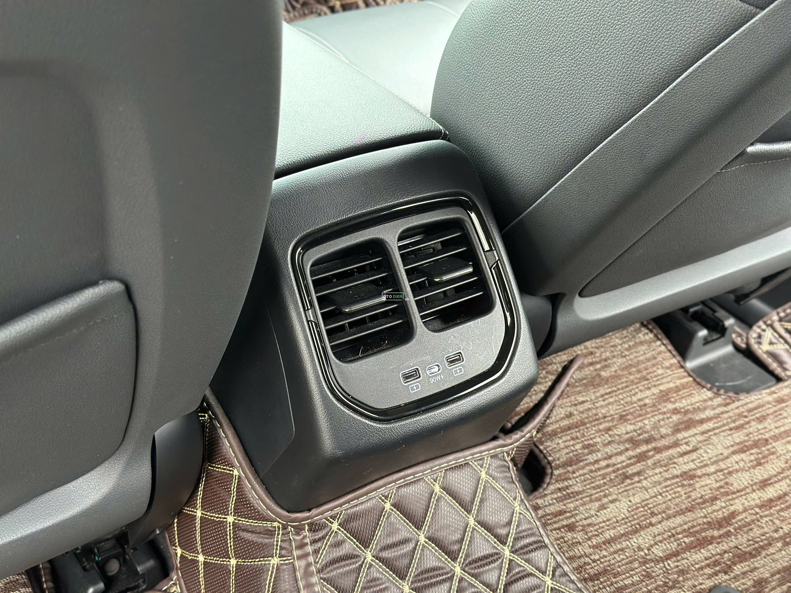 VinFast VF8 2022 Eco - 30000 km3