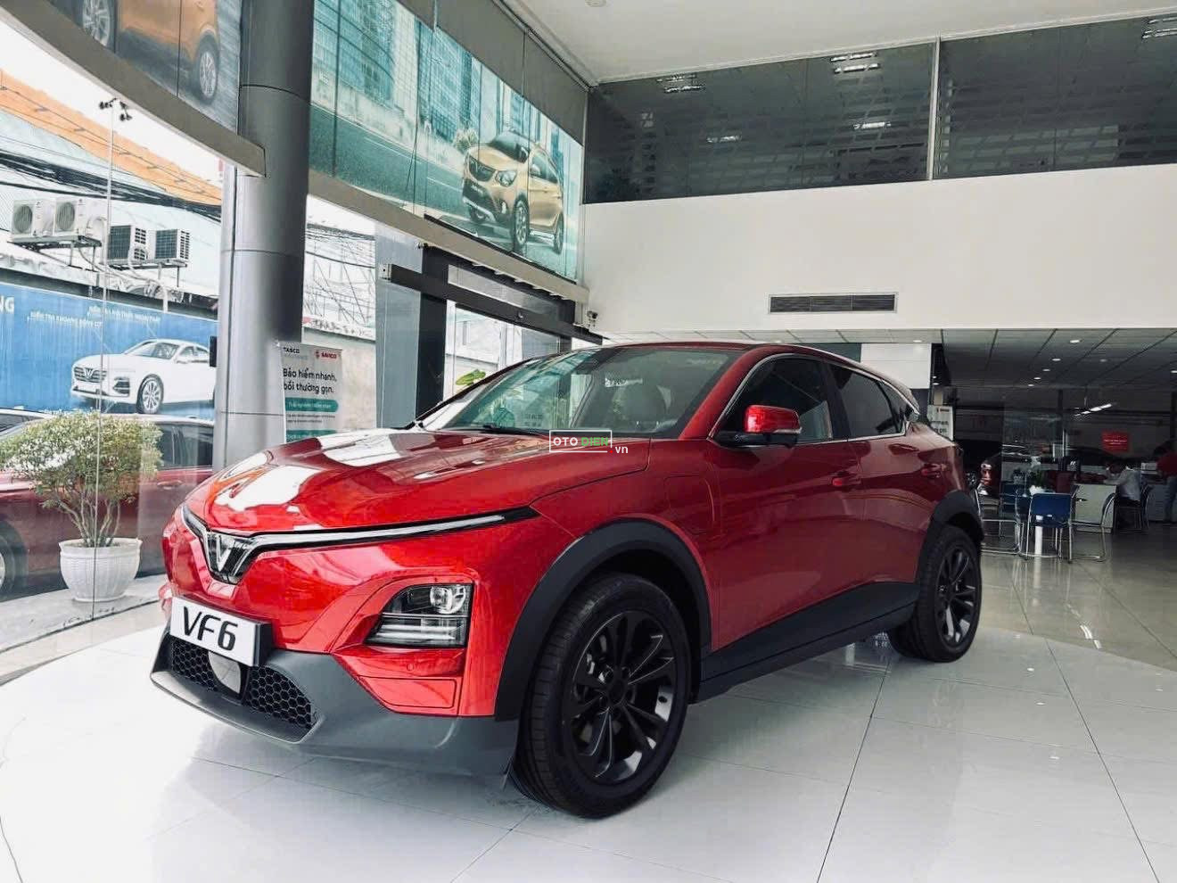 VF6 plus đỏ giao ngay0