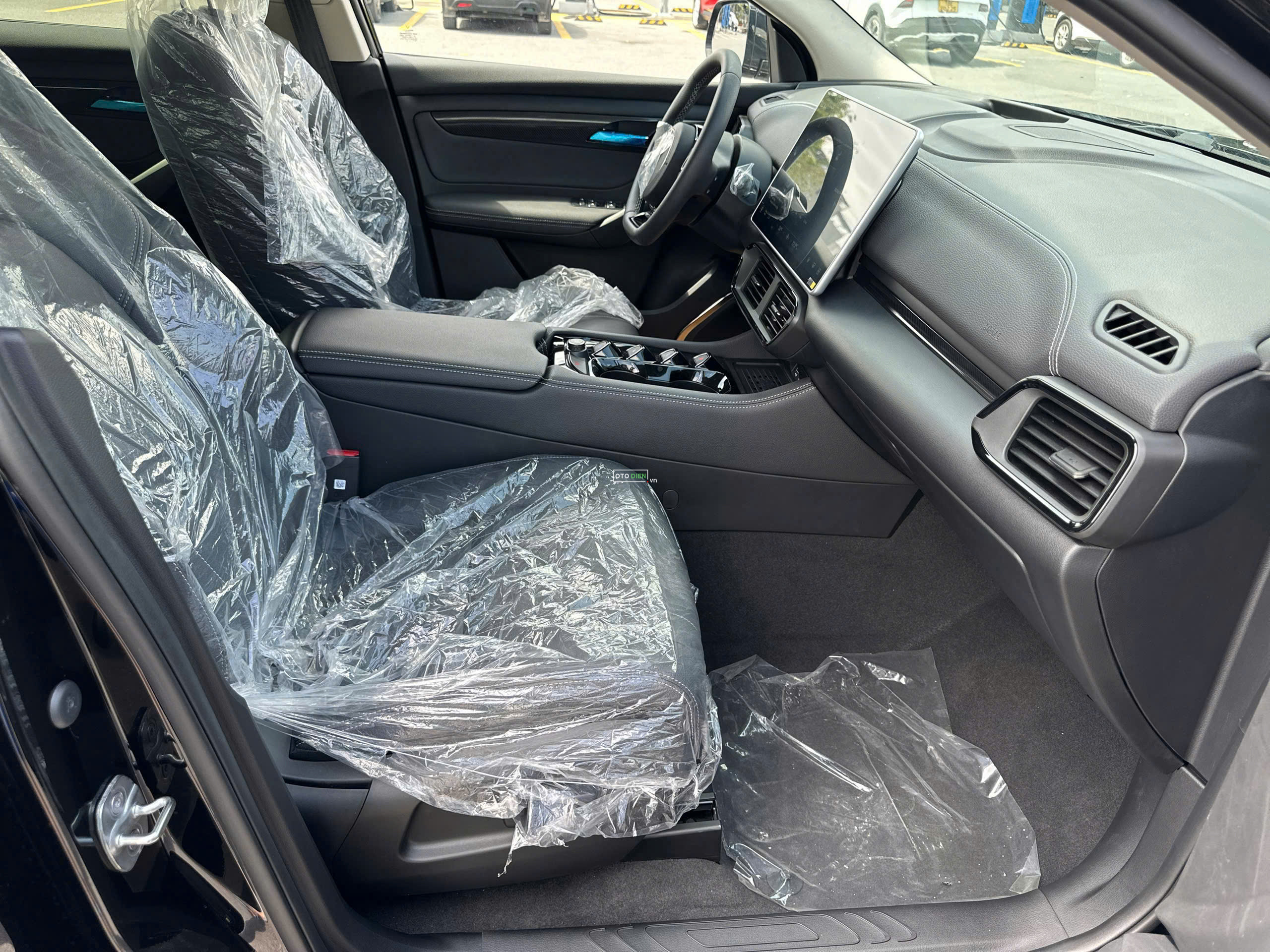 VinFast VF8 2024 Eco - 27 km8