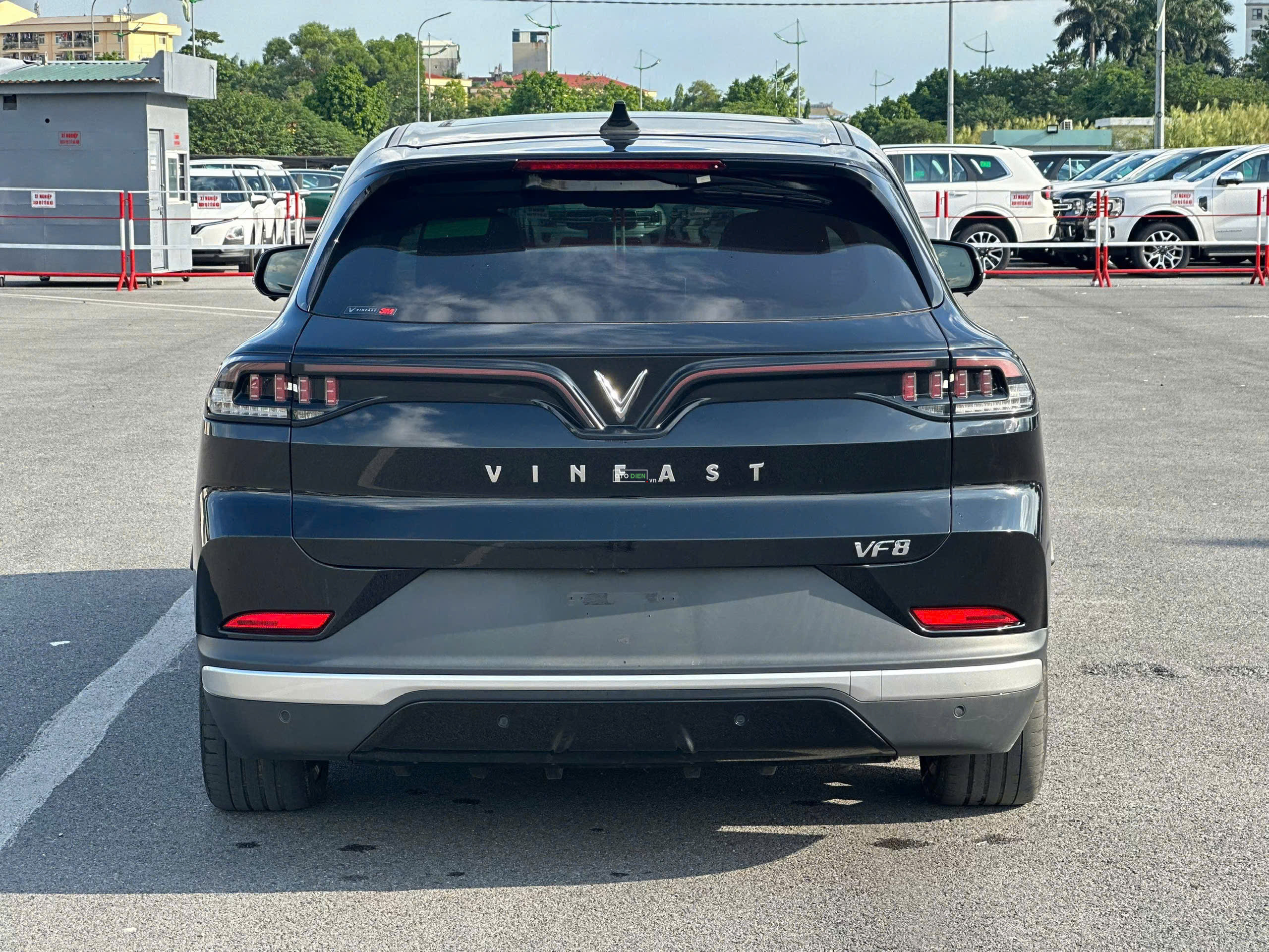 VinFast VF8 2024 Eco - 27 km4