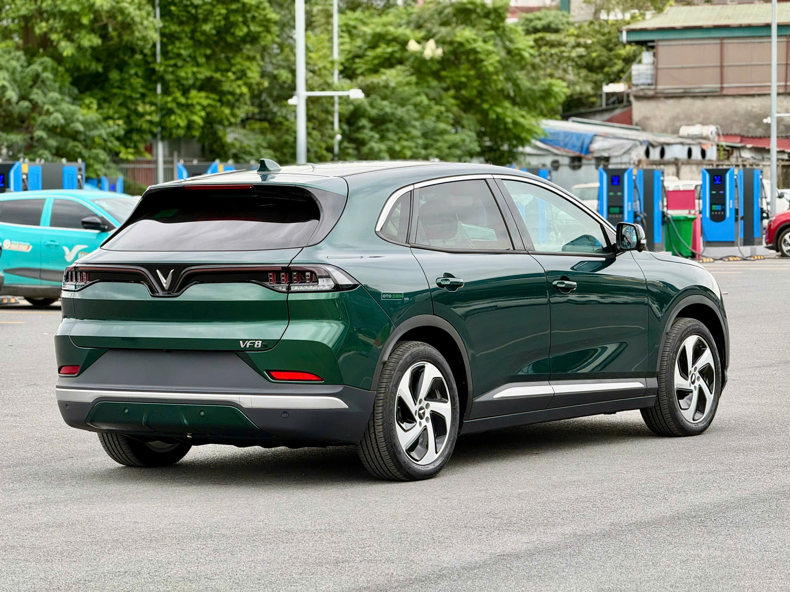 VinFast VF8 2024 Eco - 25 km1