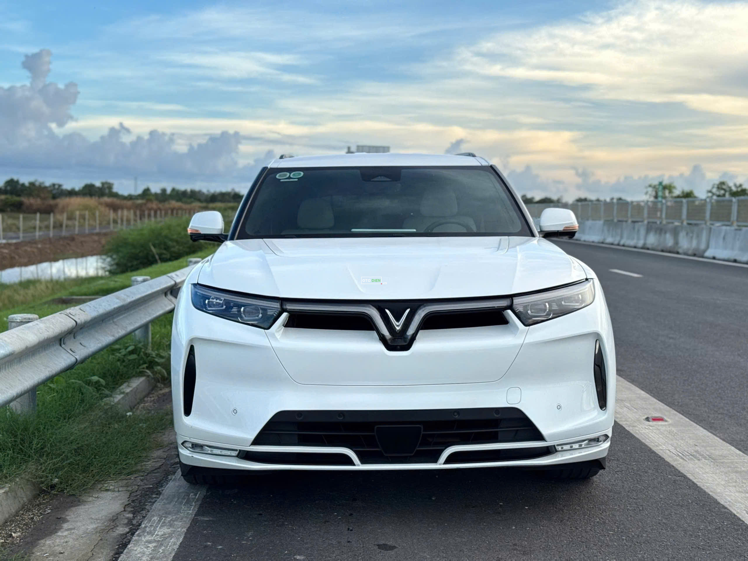 VinFast VF9 2025 Plus - 21000 km1