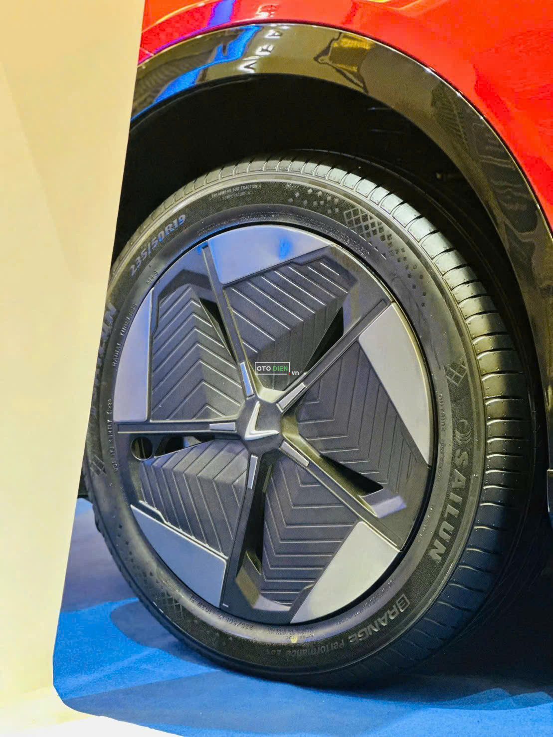 🚗 VINFAST VF8 ALL NEW MÀU ĐỎ – NỔI BẬT, CÁ TÍNH6