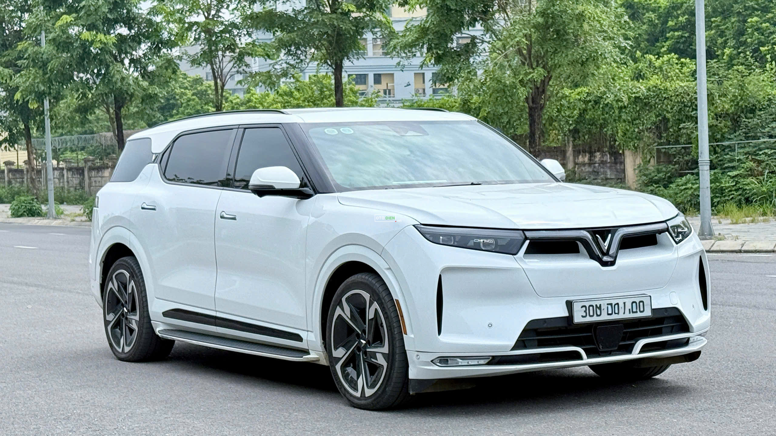 VinFast VF9 2025 Plus - 70000 km2