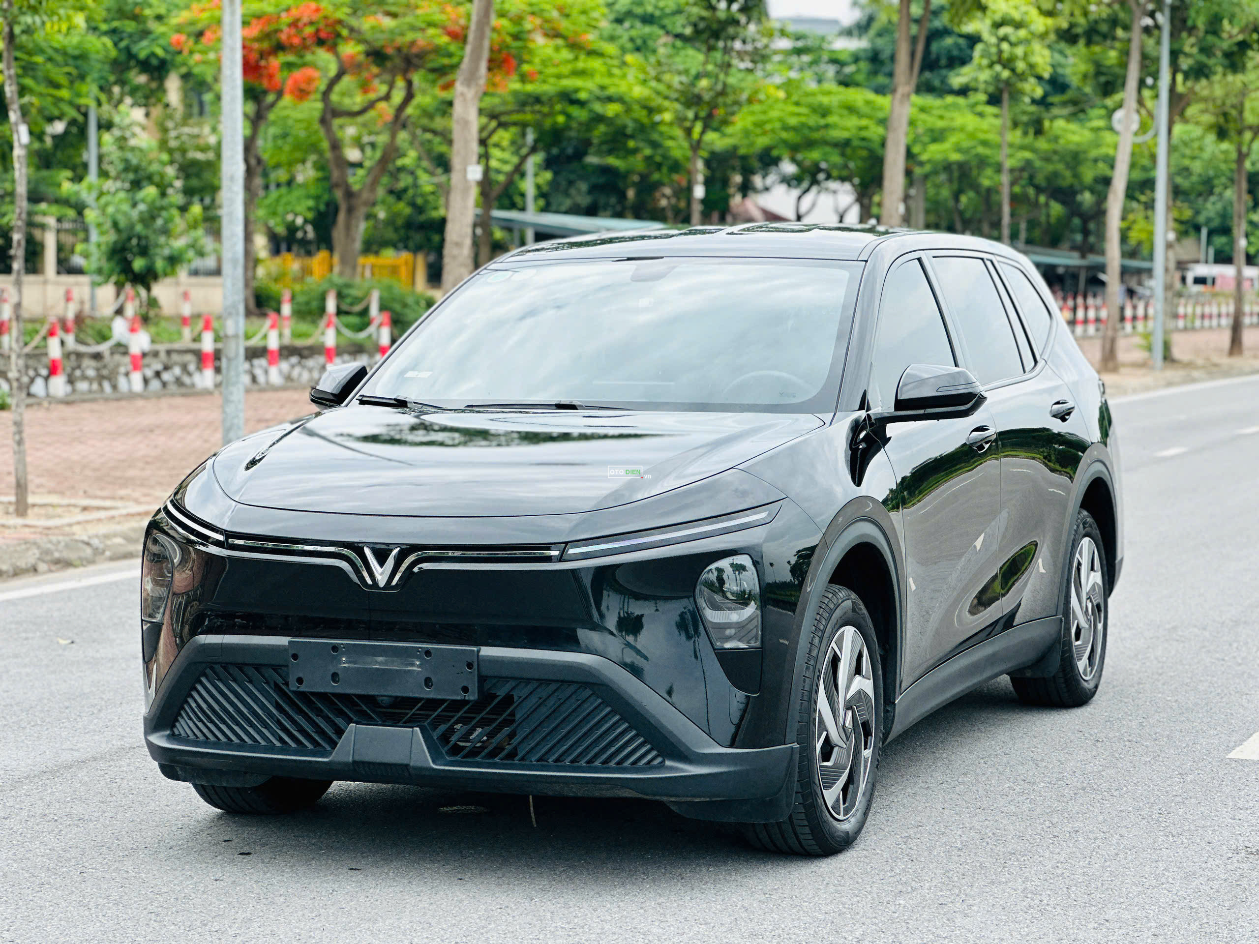 VinFast Limo Green 2025 - 17000 km2