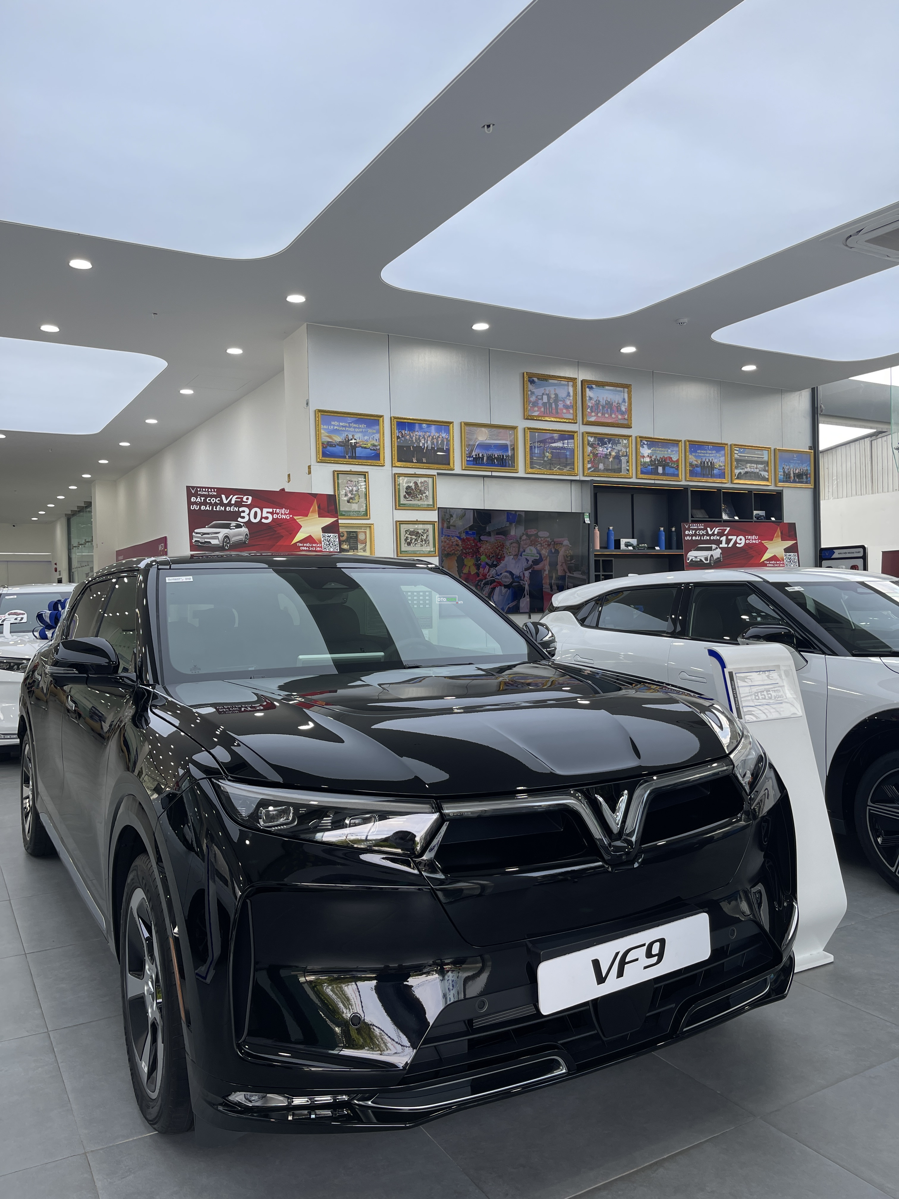 Vinfast VF9 Eco 2026 màu đen ( Mới)2