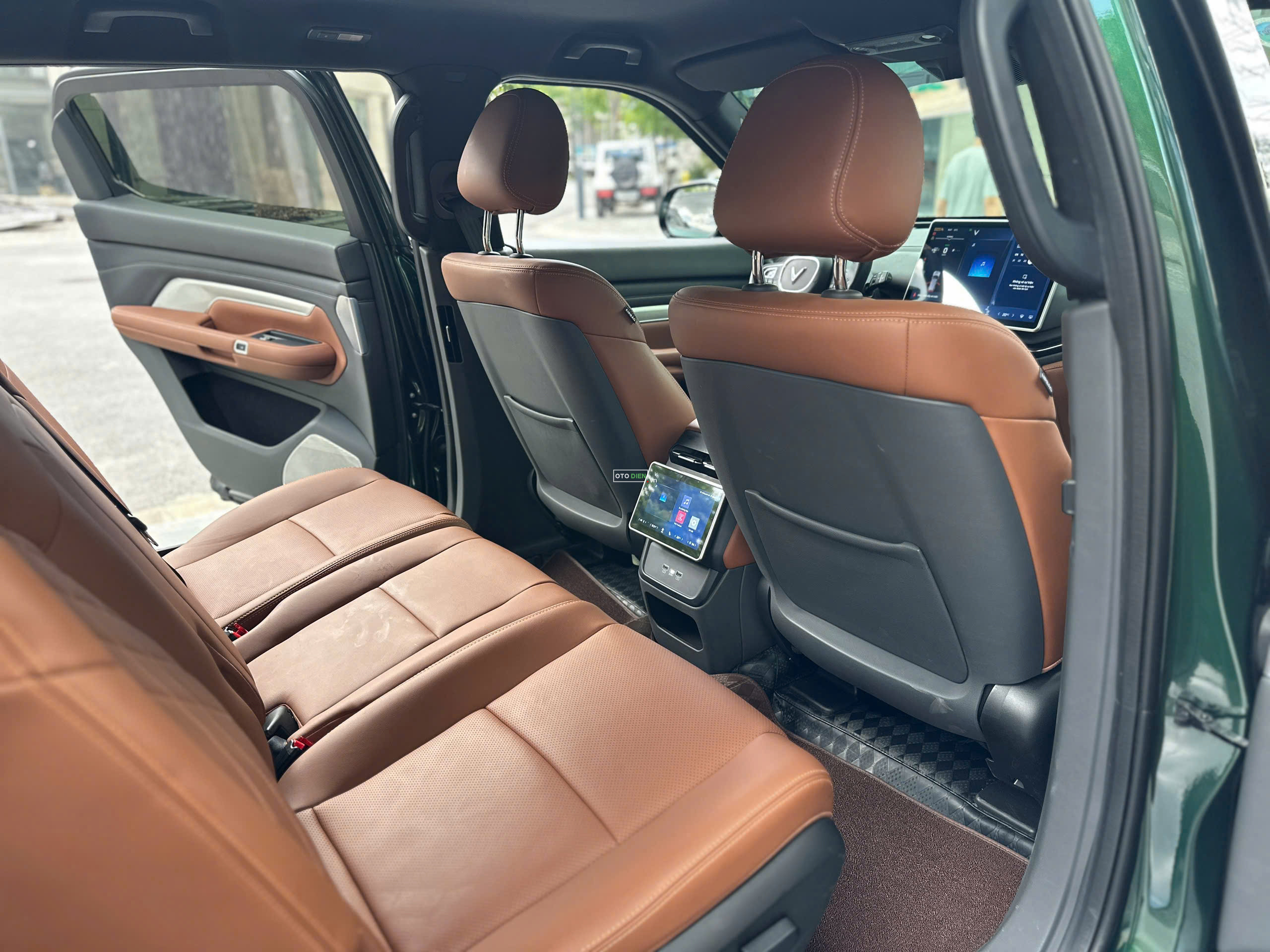 VinFast VF9 2024 Plus - 15000 km9