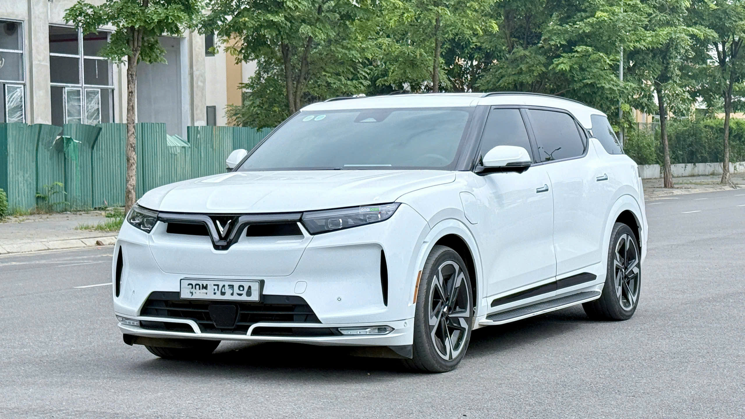 VinFast VF9 2025 Plus - 70000 km1