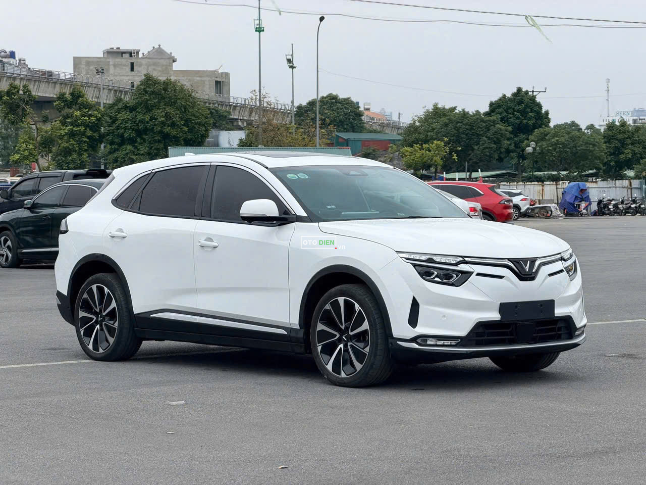 VinFast VF8 2025 Lux Plus - 16000 km1