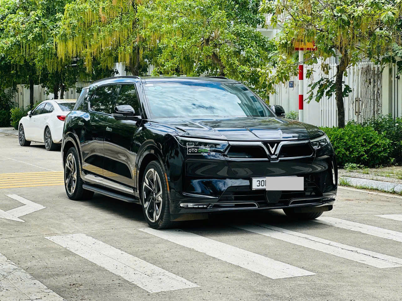 VinFast VF9 2023 Plus - 6000 km2