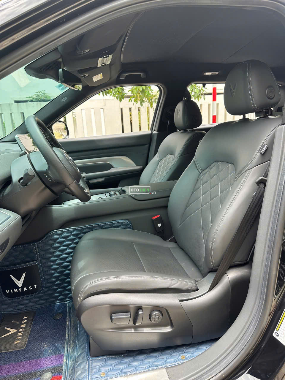 VinFast VF9 2023 Plus - 6000 km5