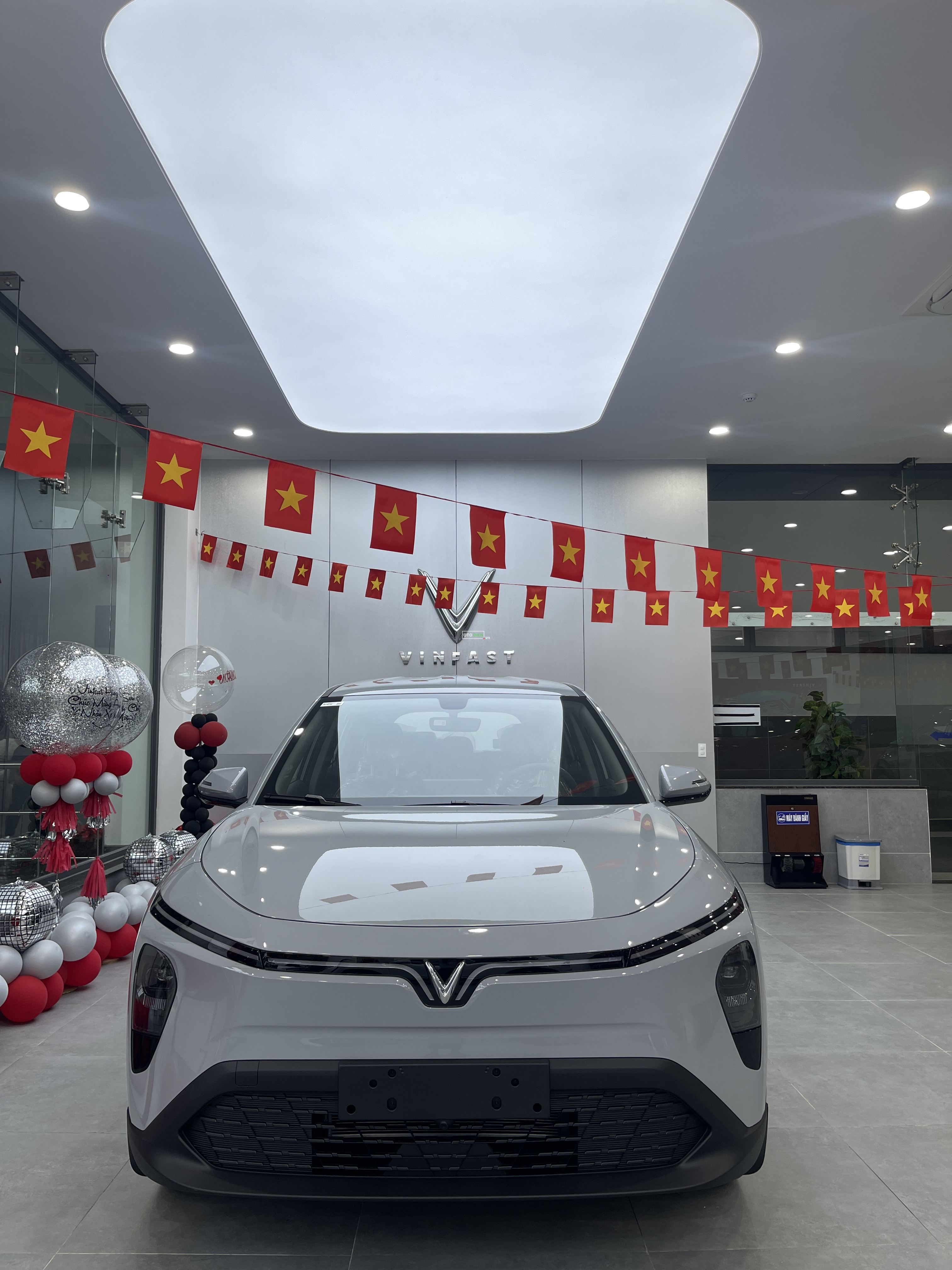 Vinfast MPV7 năm 2026 , màu xám nội thất nâu , xe mới2