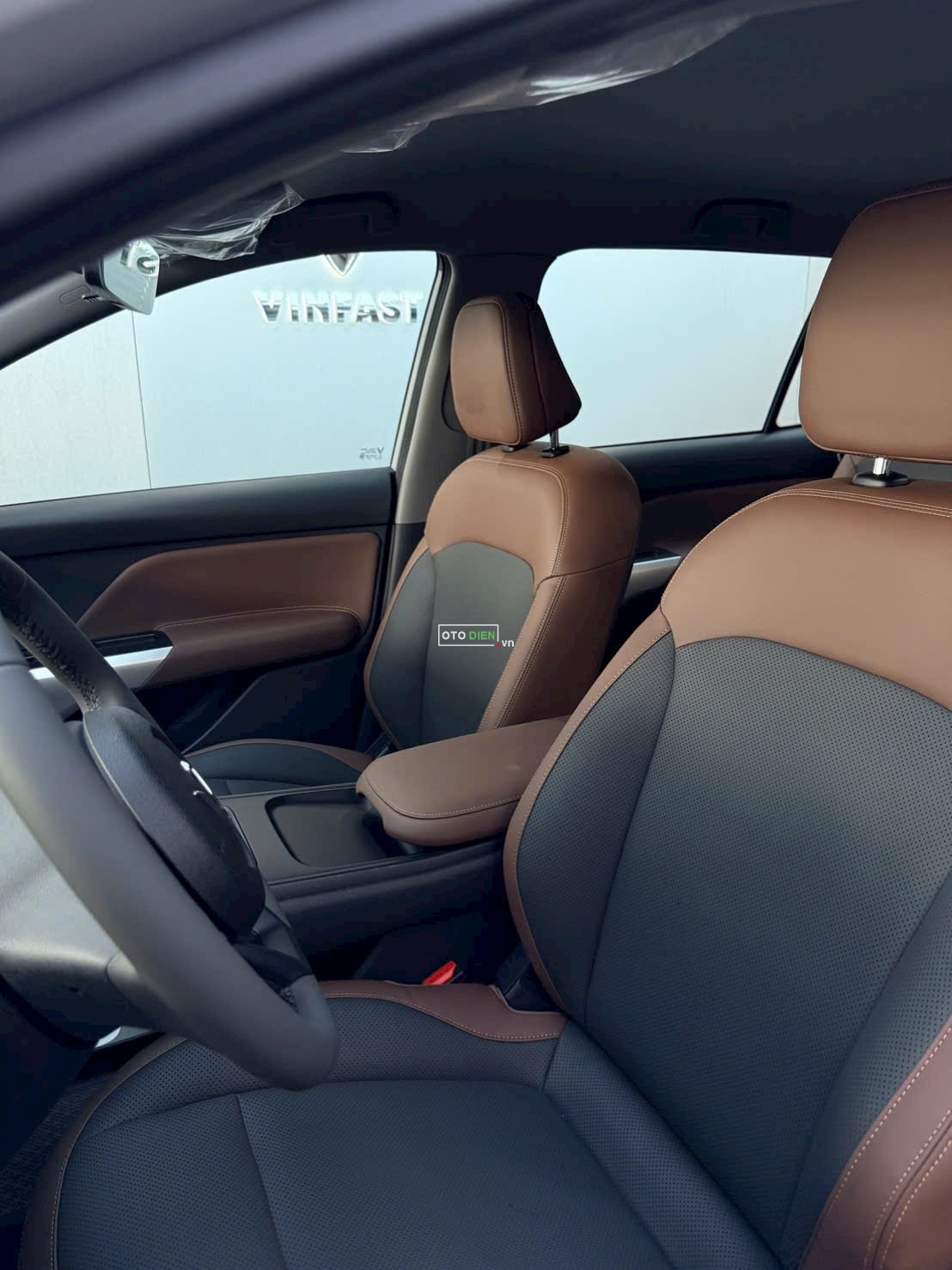 Vinfast MPV7 năm 2026 , màu xám nội thất nâu , xe mới1