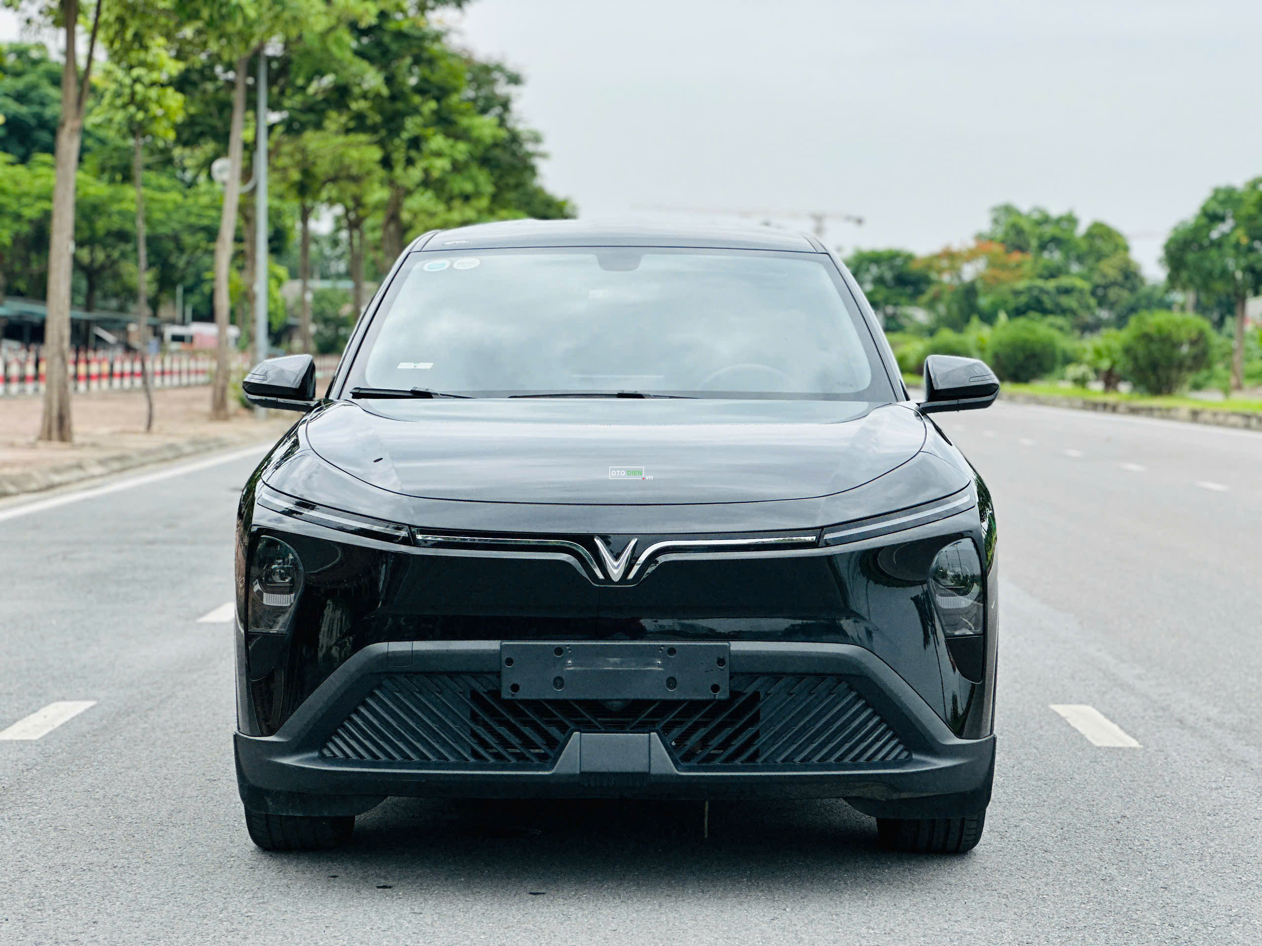 VinFast Limo Green 2025 - 17000 km1