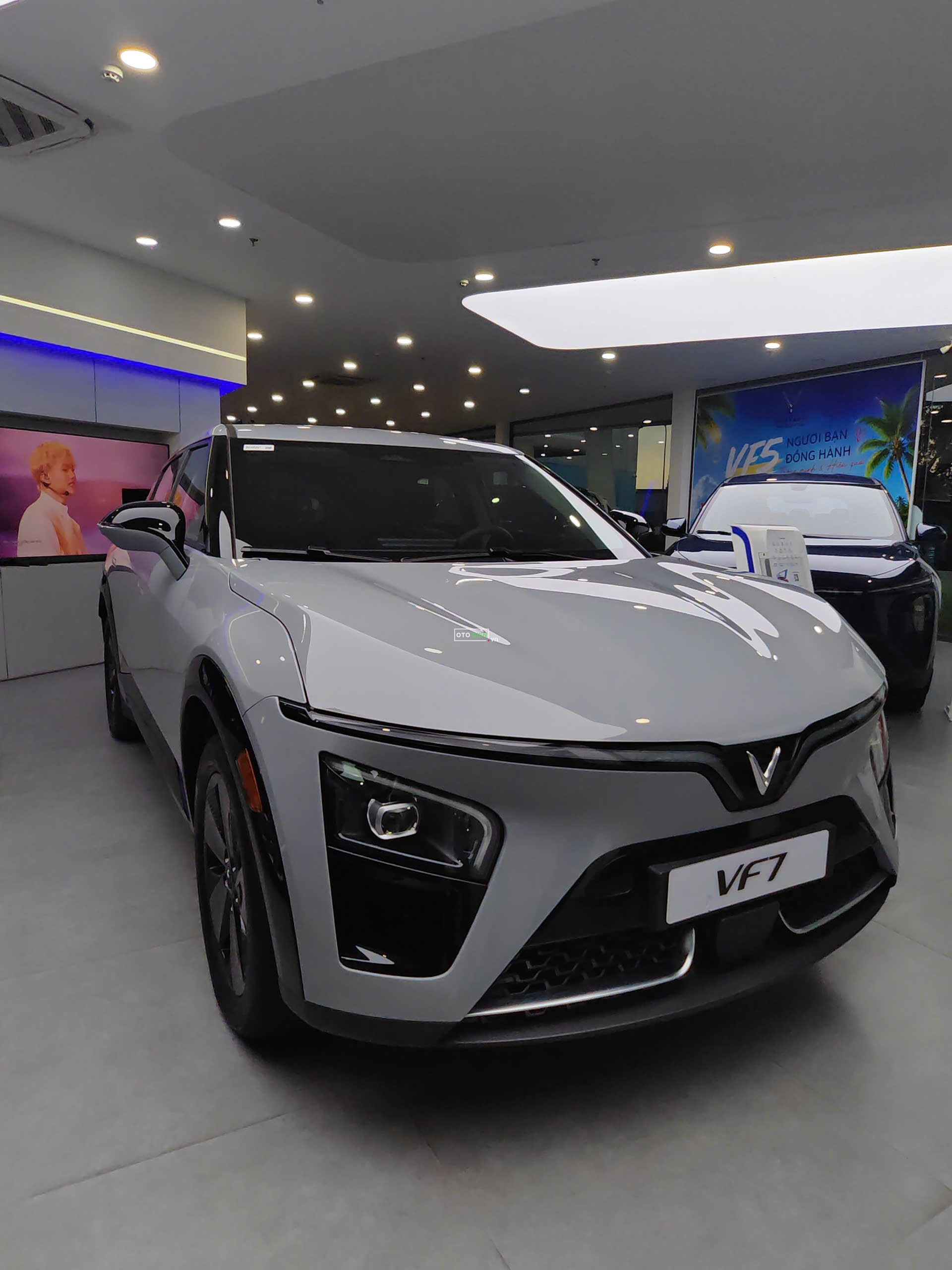 Vinfast VF7 ECO 2026 màu xám0