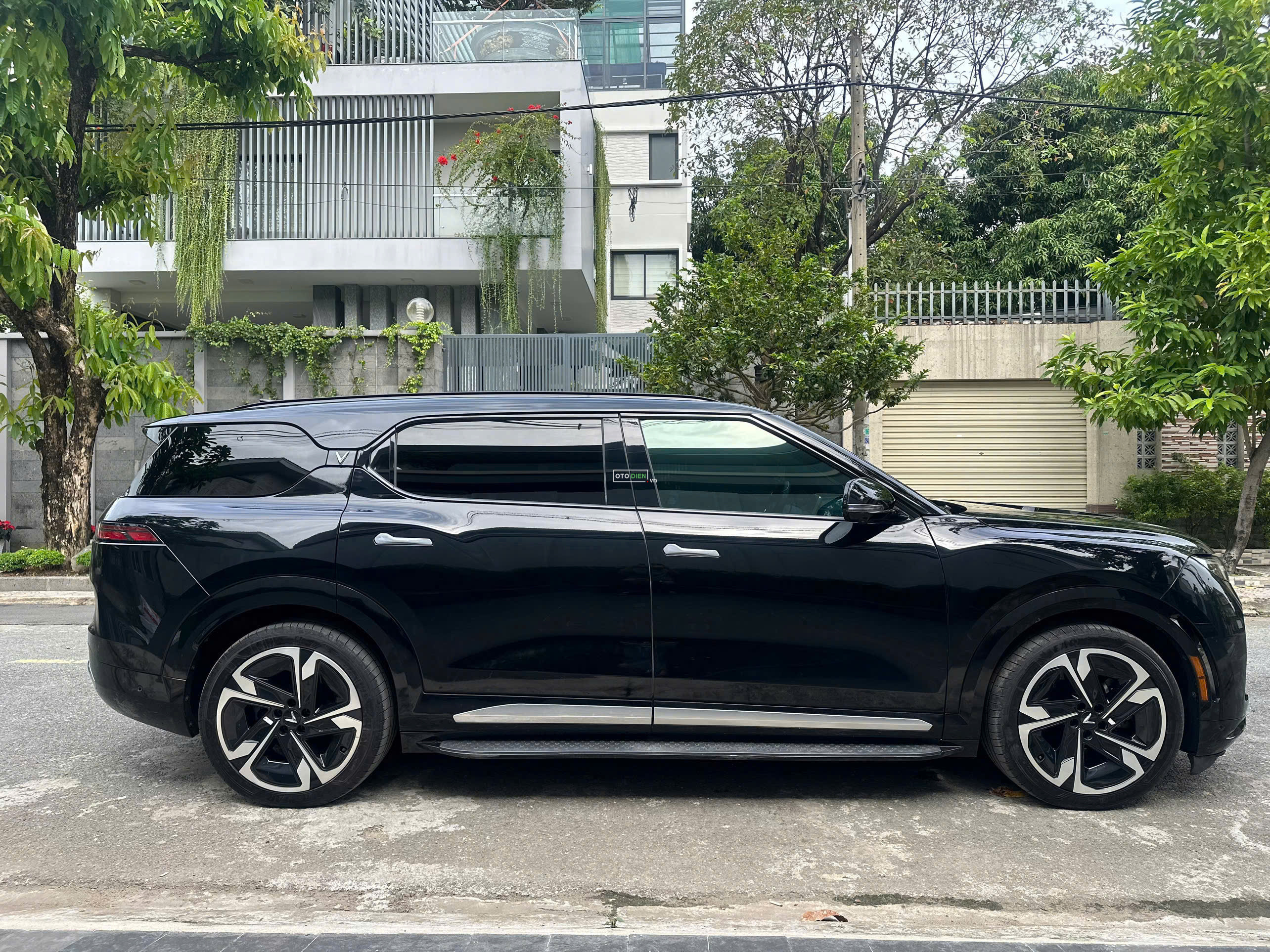 VinFast VF9 2025 Plus - 6000 km3
