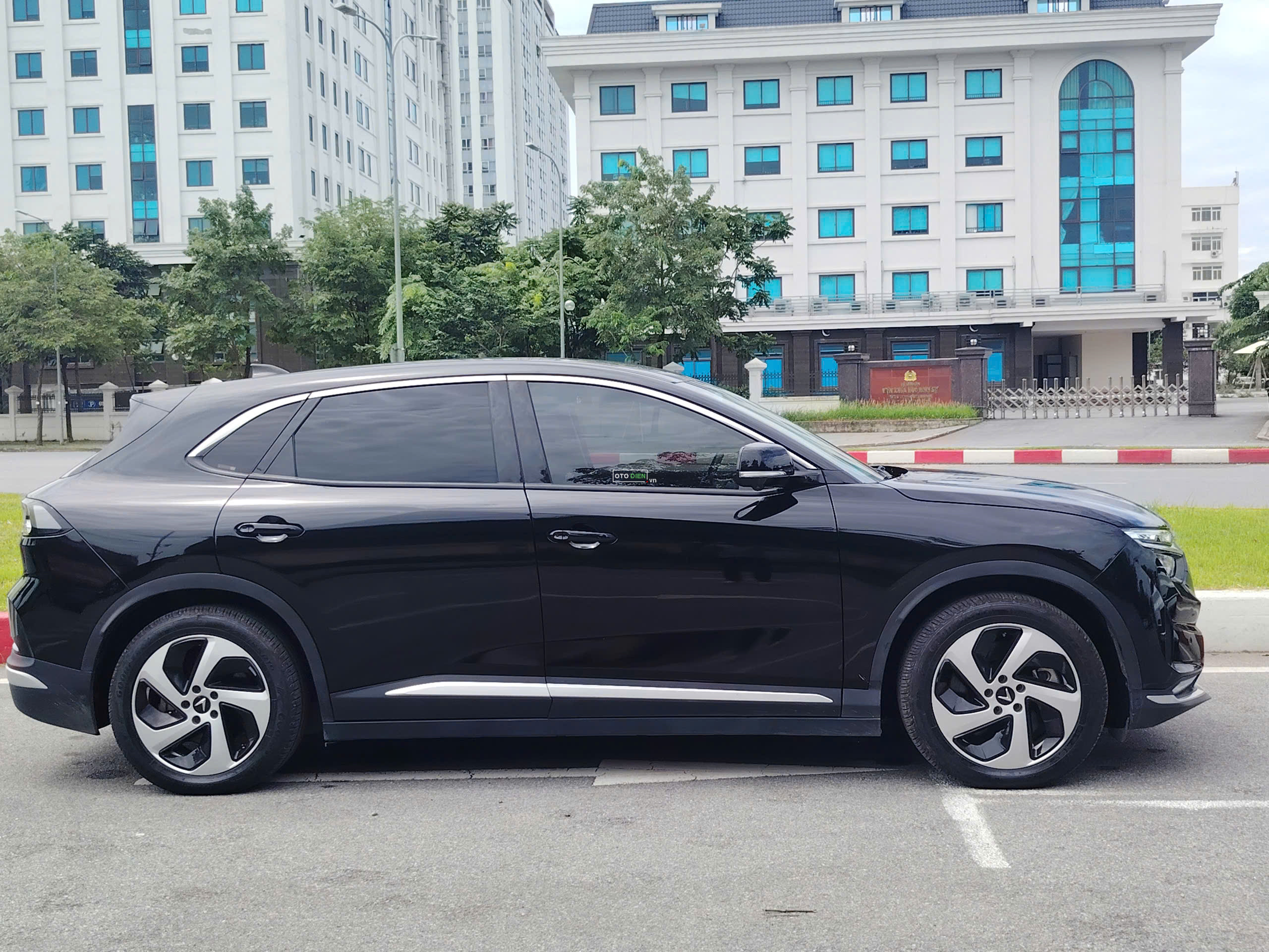 VinFast VF8 2024 Eco - 54000 km2