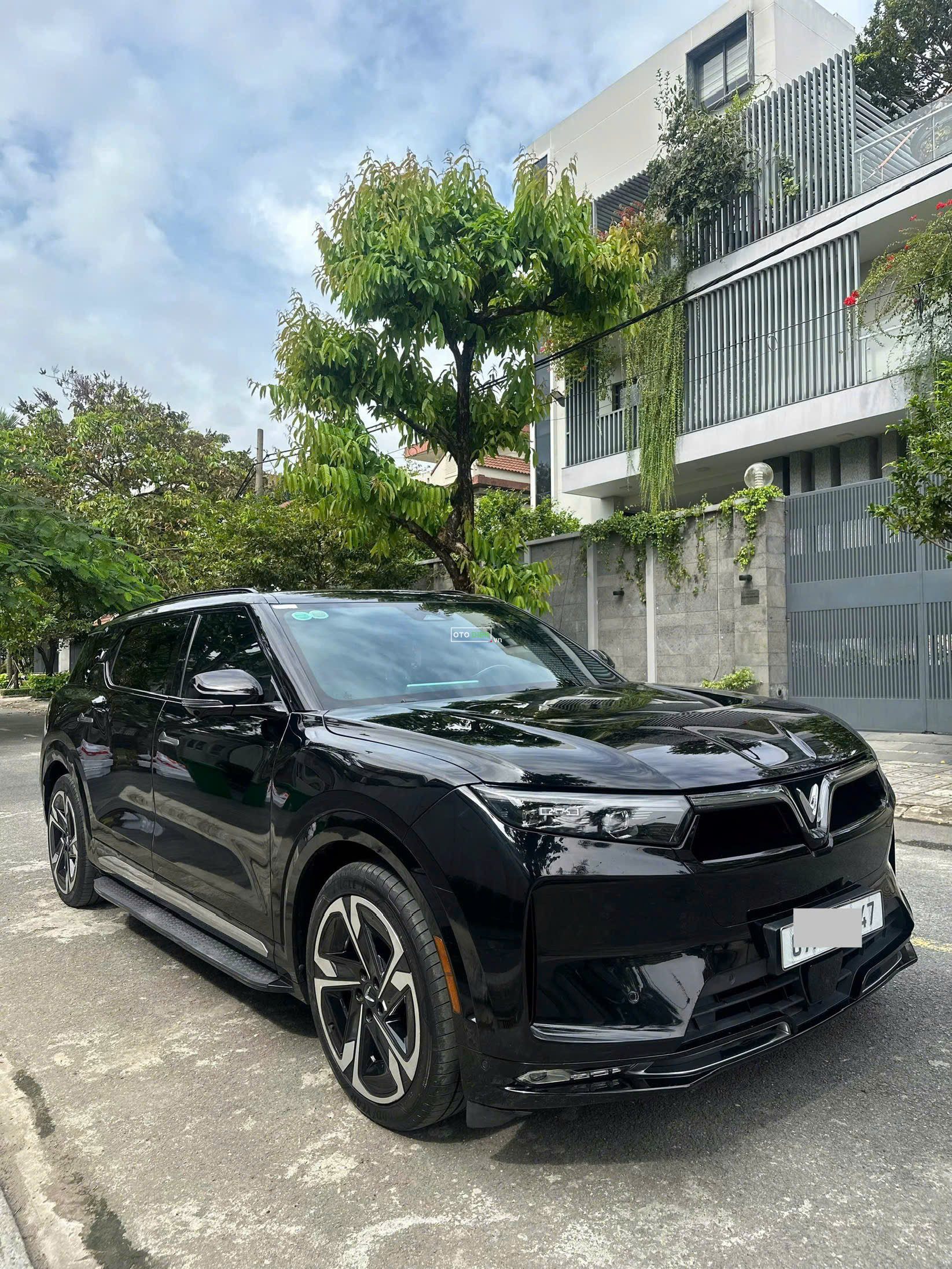 VinFast VF9 2025 Plus - 6000 km1
