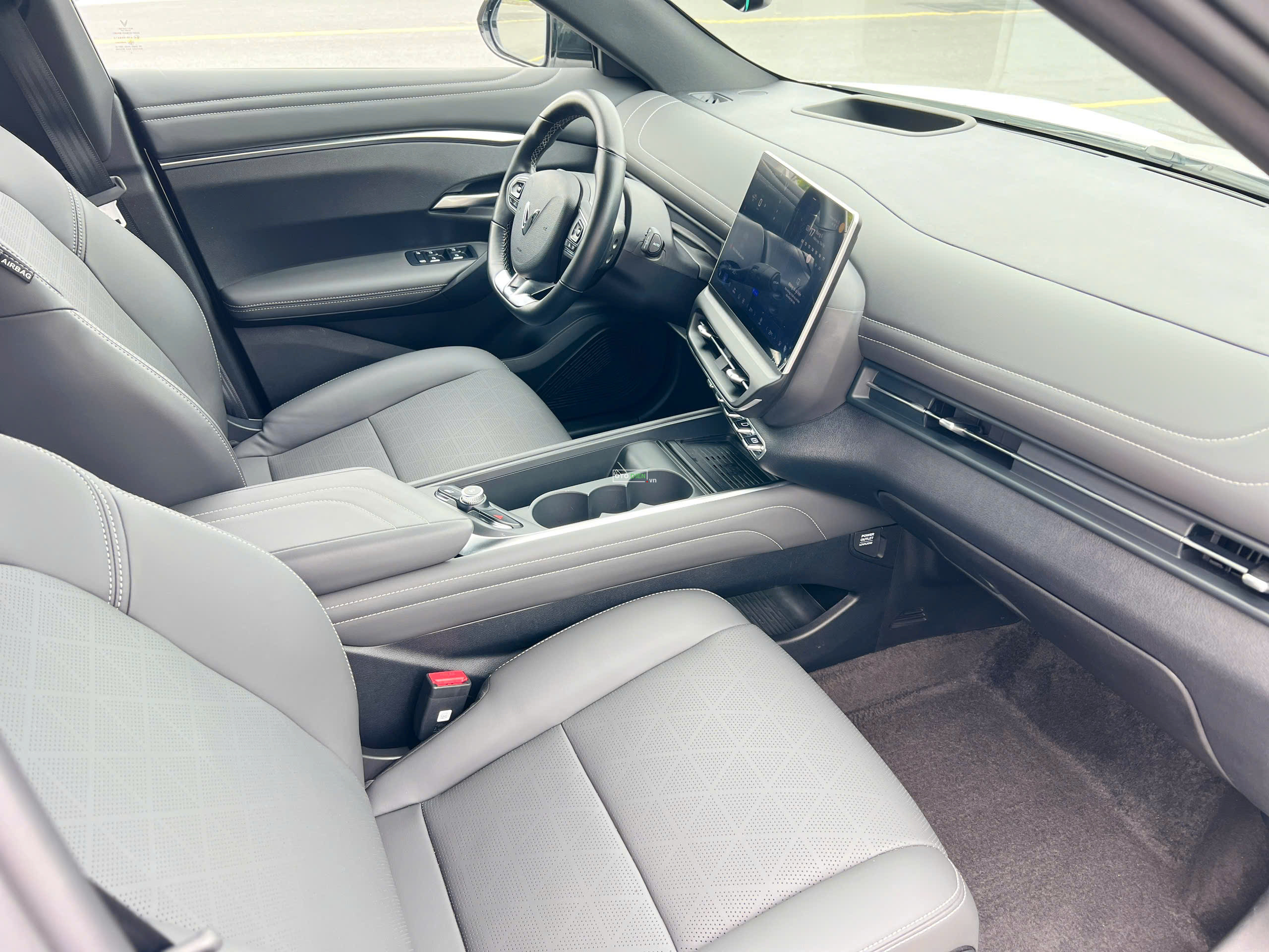 VinFast VF7 2025 Plus - 13000 km7