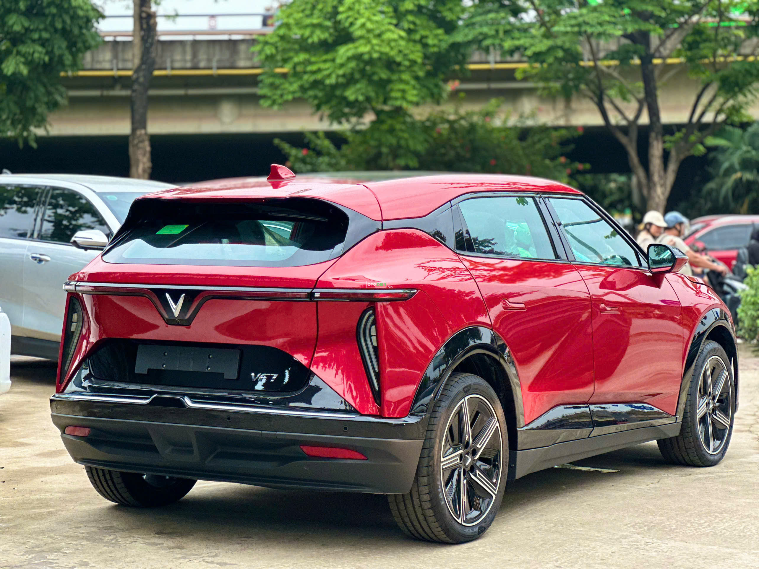🚗 VINFAST VF 7 NEW 100% – SUV ĐIỆN THỂ THAO, CÔNG NGHỆ DẪN ĐẦU, SẴN SÀNG BÀN GIAO3