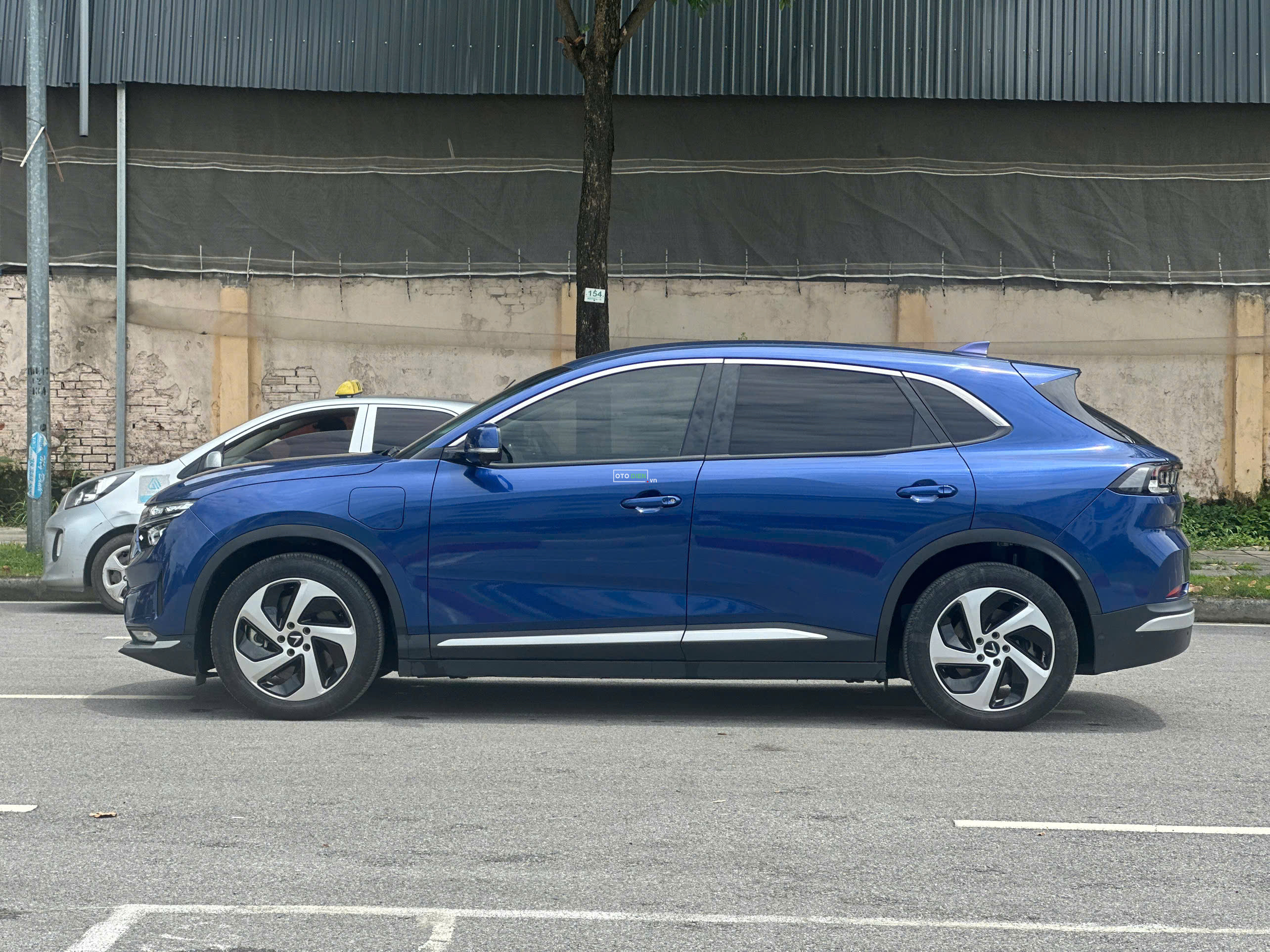VinFast VF8 2023 Eco - 49000 km3