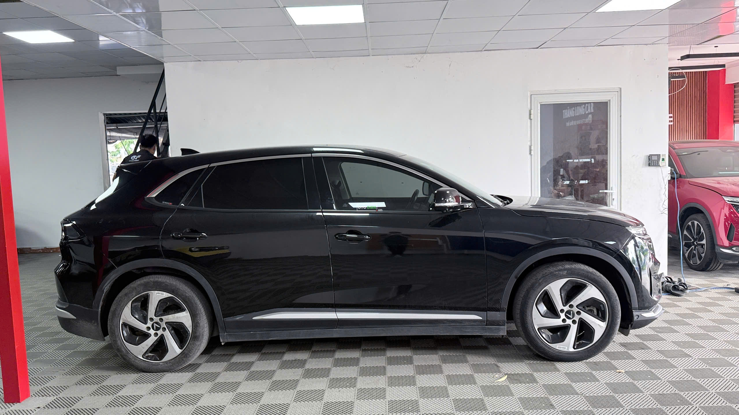 VinFast VF8 2023 Eco - 98000 km2
