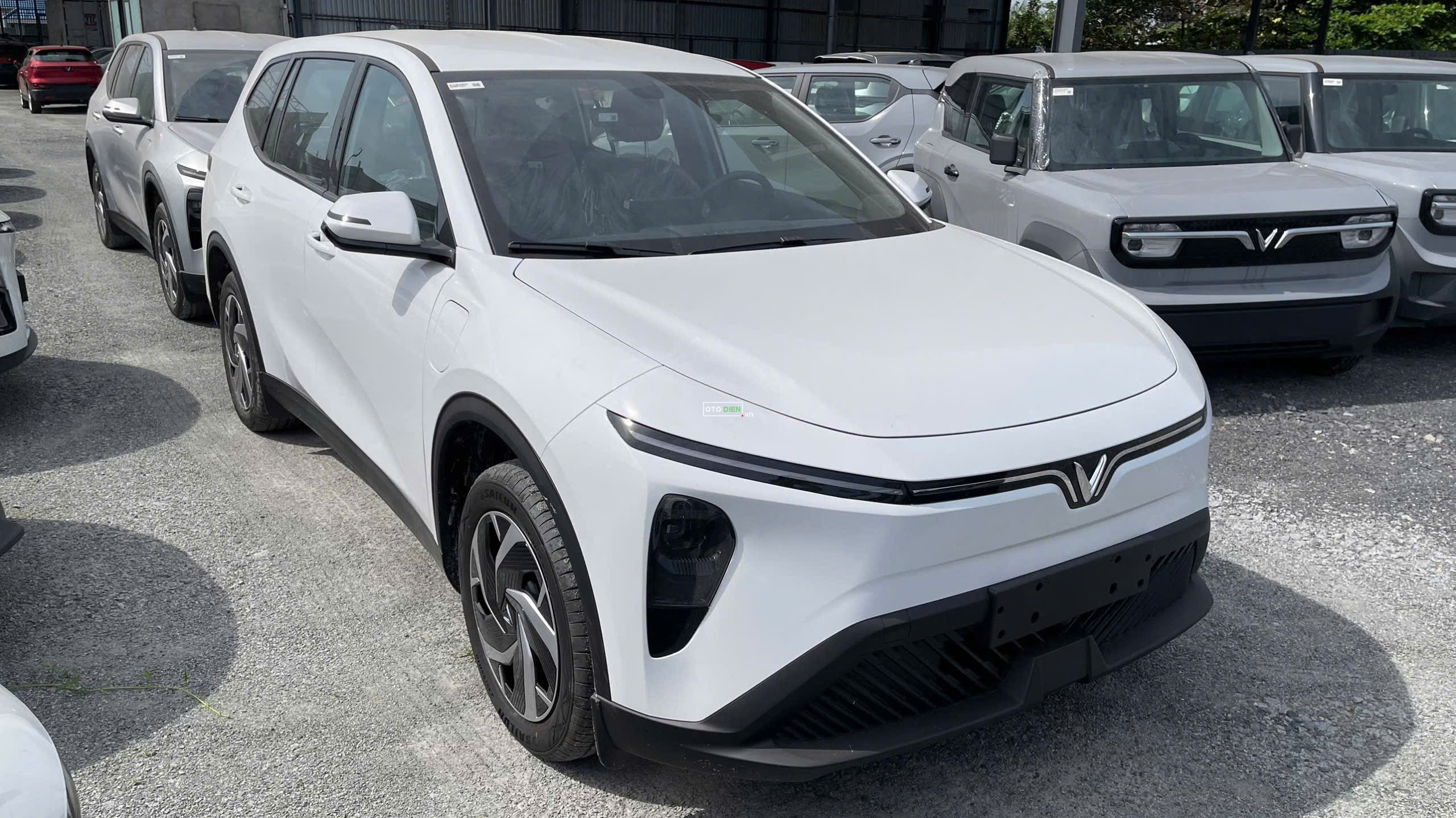 Vinfast Limo Green - Trắng - 2026 - Xe sẵn giao ngay8