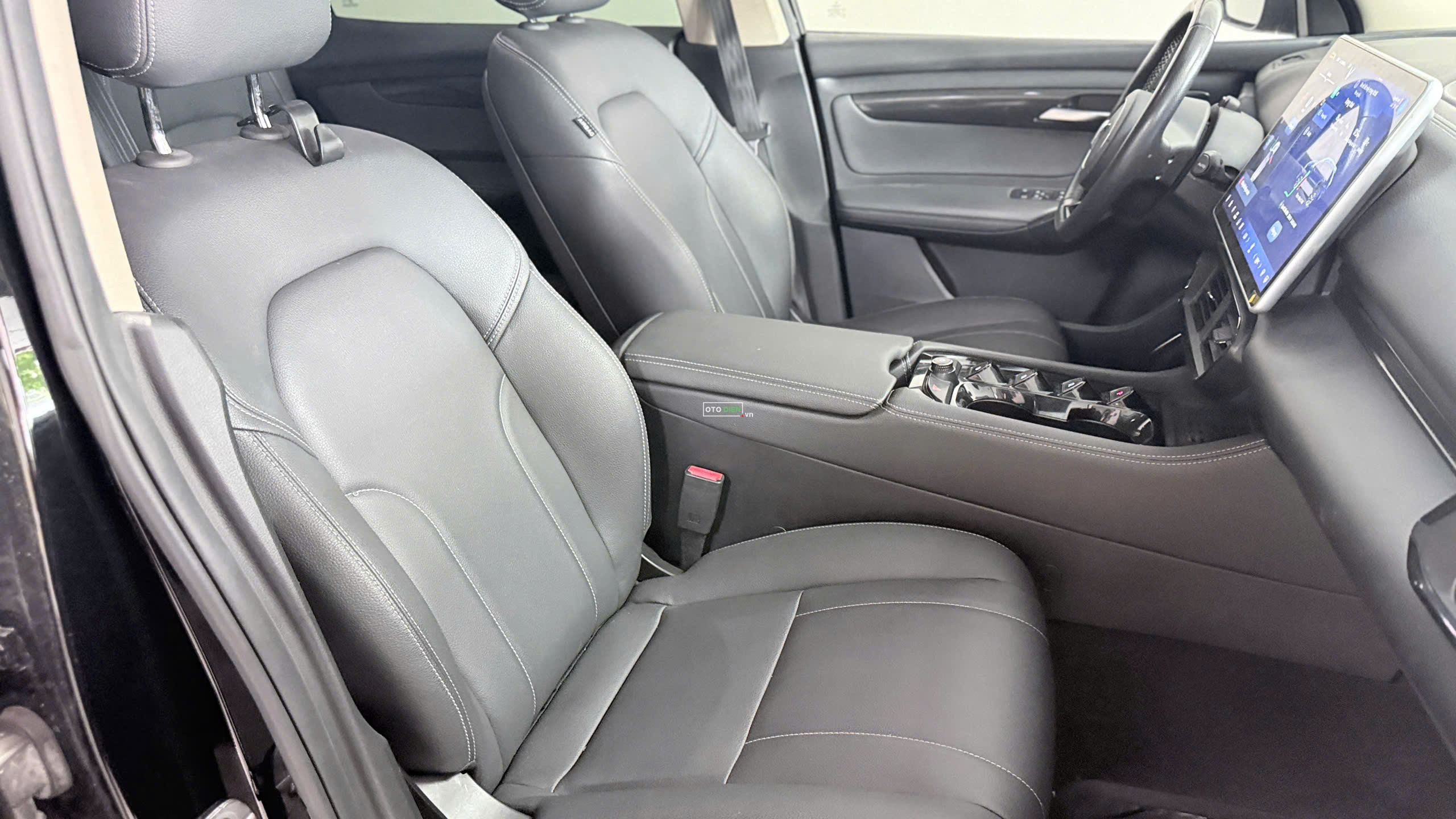 VinFast VF8 2023 Eco - 98000 km4