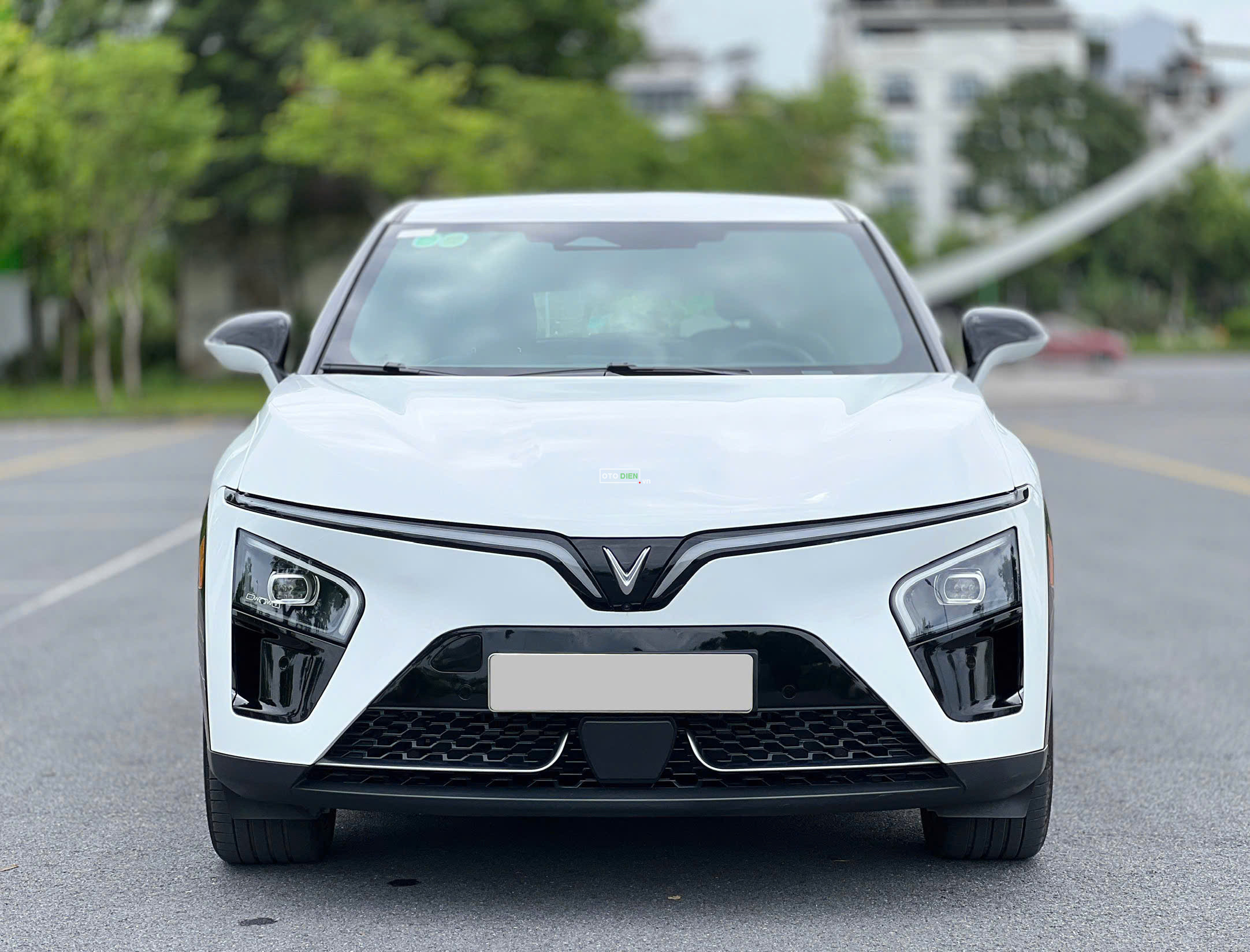 VinFast VF7 2025 Plus - 13000 km1