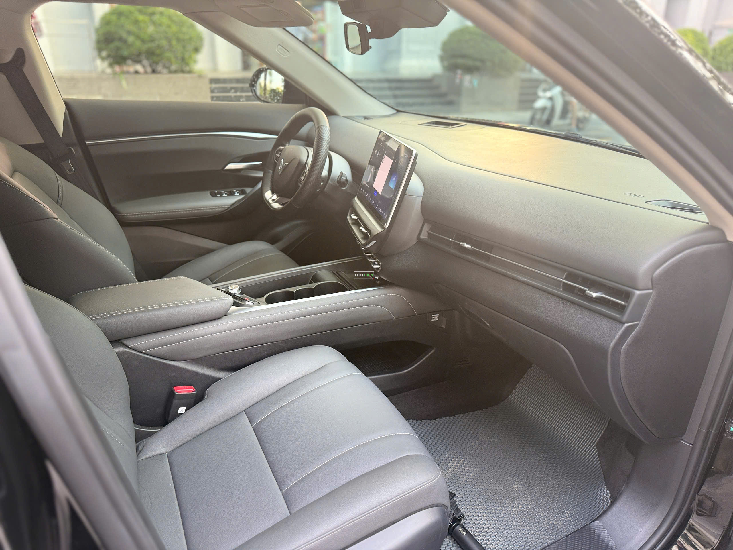VinFast VF7 2025 Eco - 10000 km6