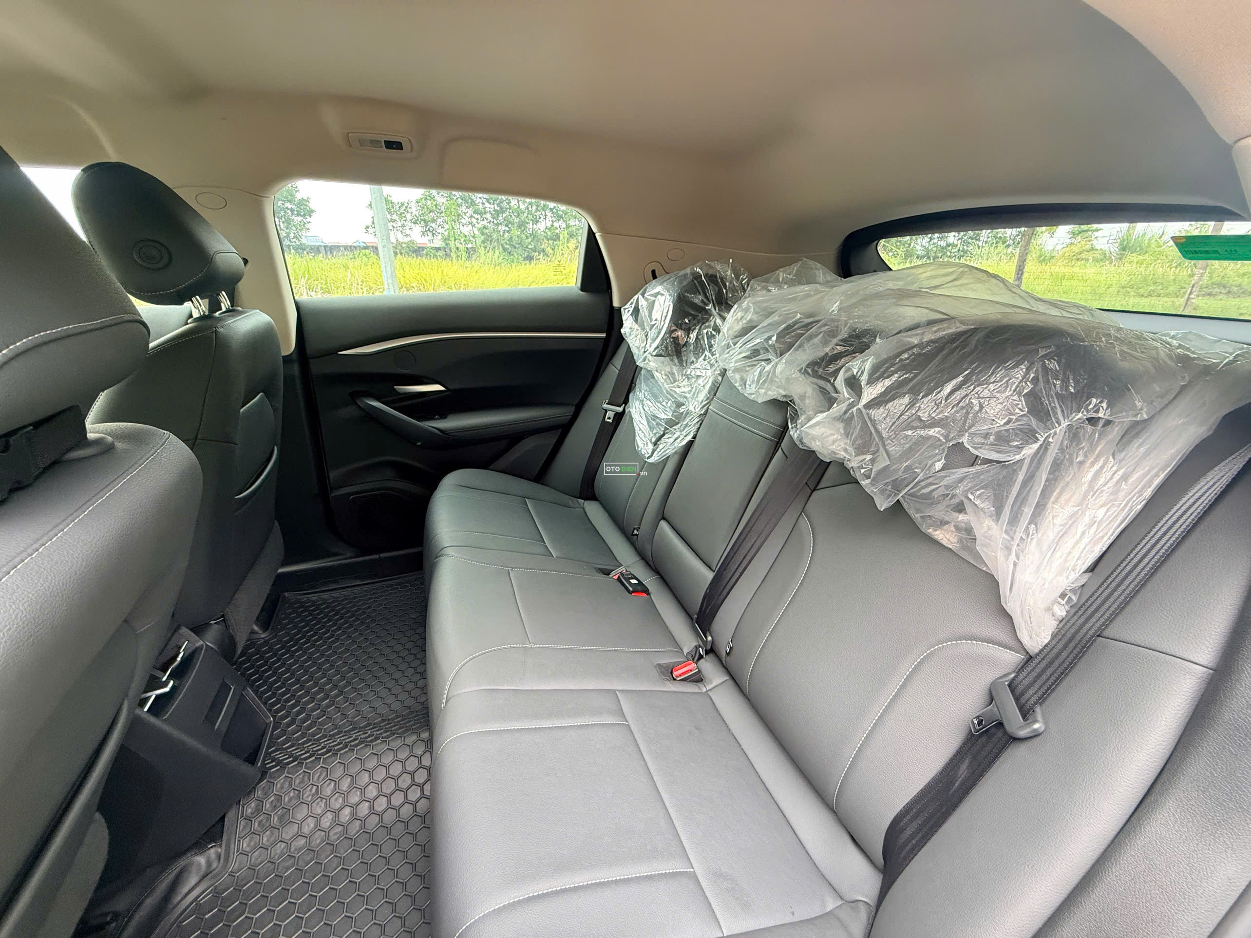 VinFast VF7 2025 Eco - 10000 km9