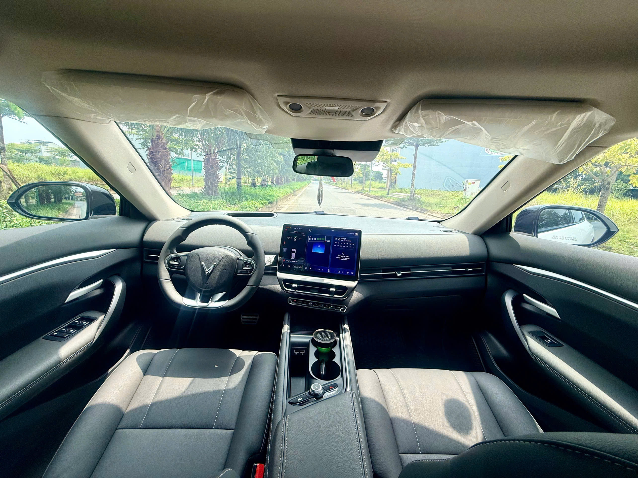 VinFast VF7 2025 Eco - 10000 km7