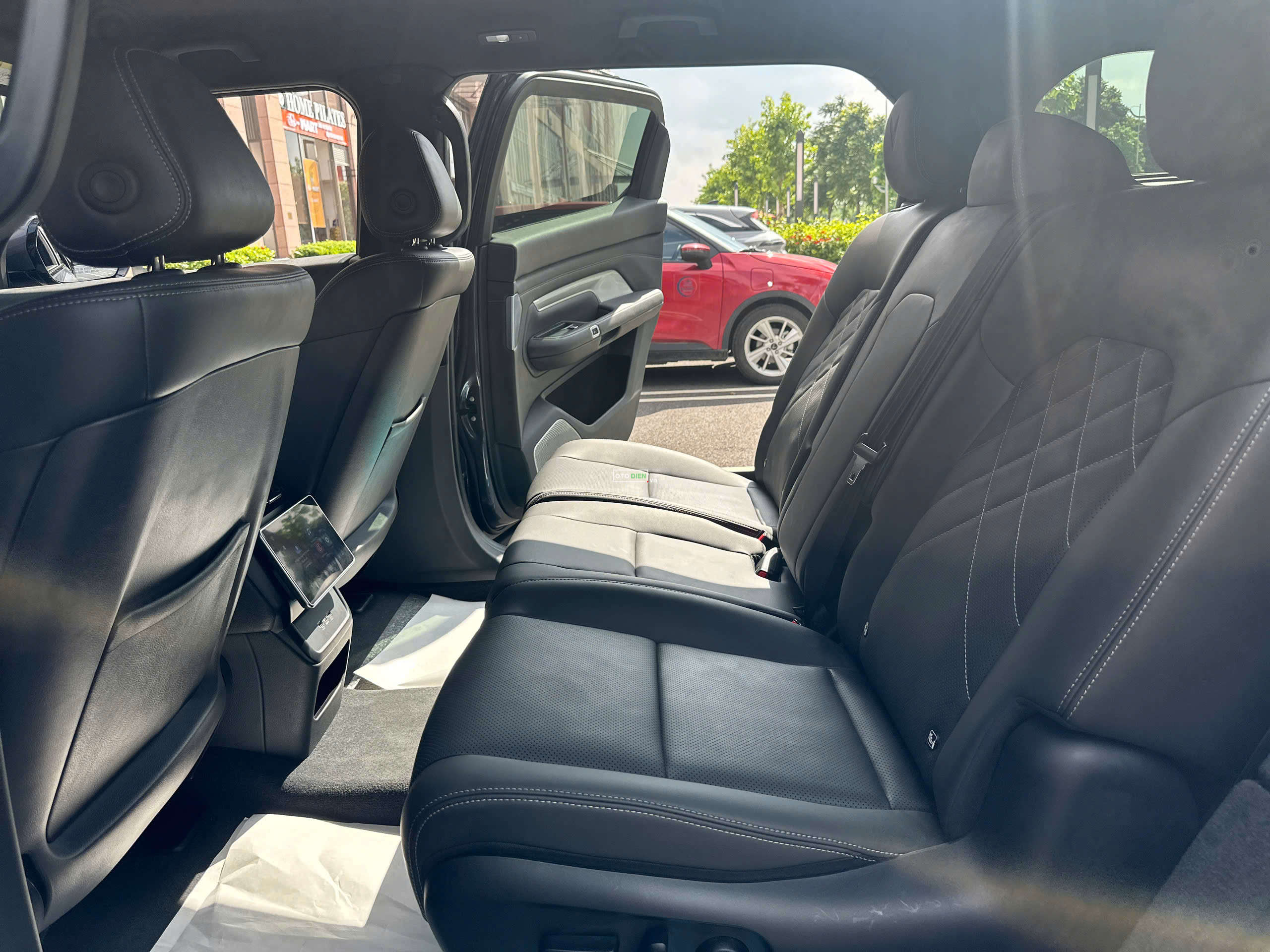 VinFast VF9 2024 Plus - 10000 km9