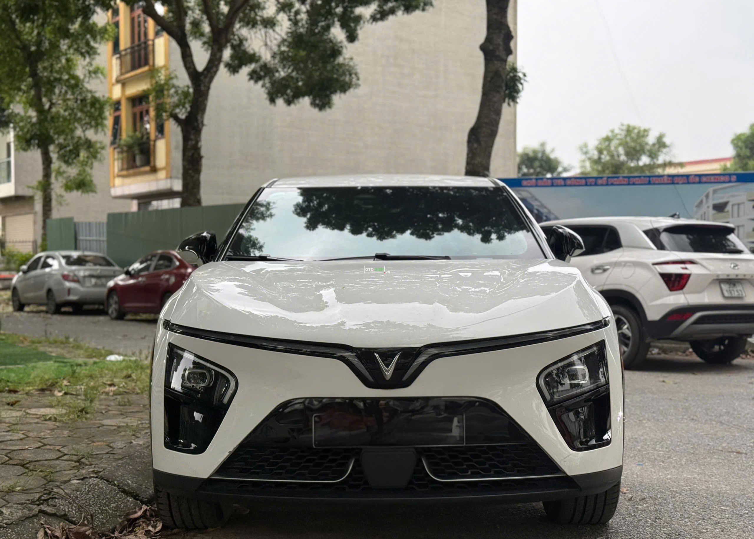 VinFast VF7 2025 Eco - 49000 km1