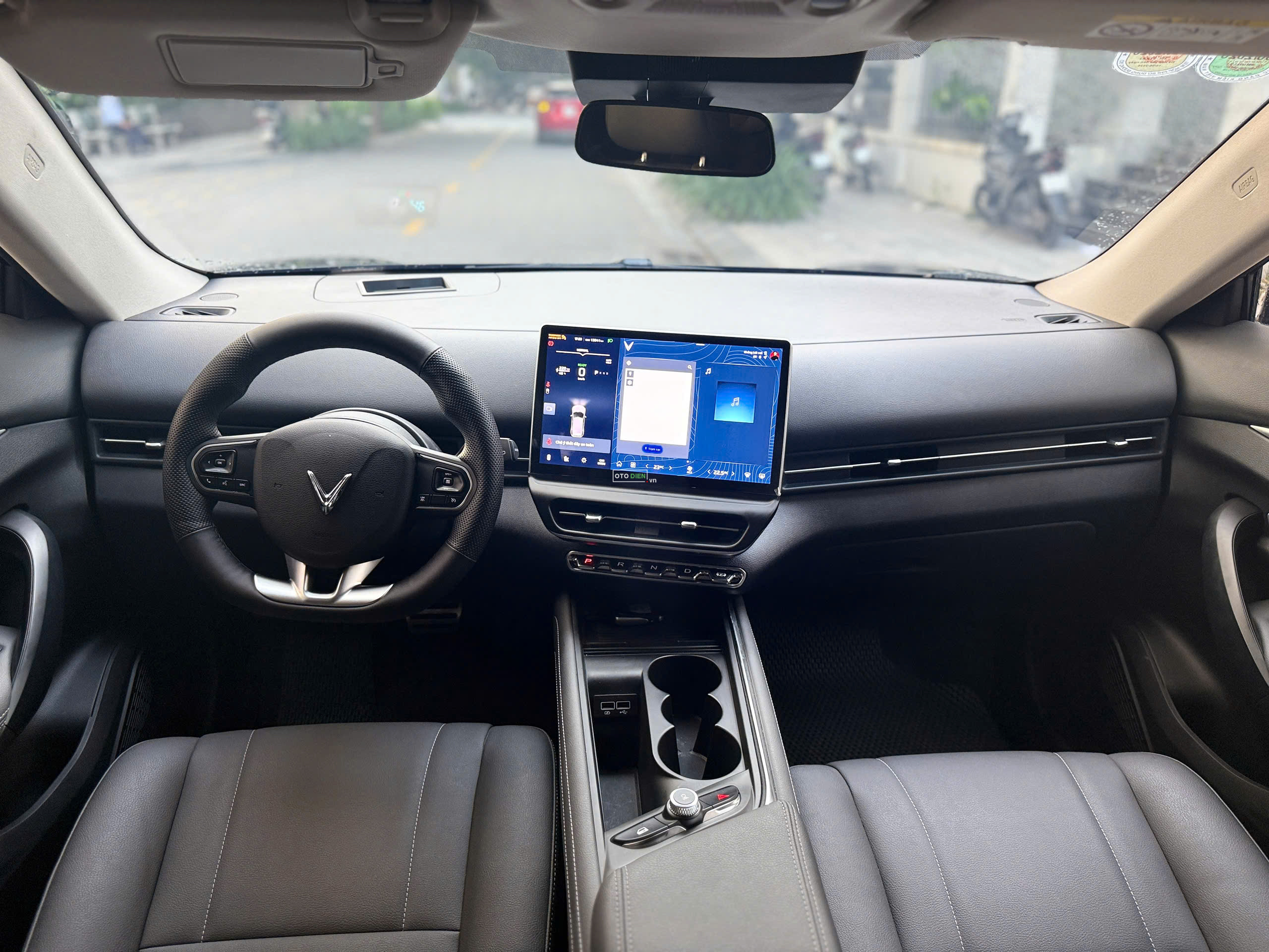 VinFast VF7 2025 Eco - 10000 km8