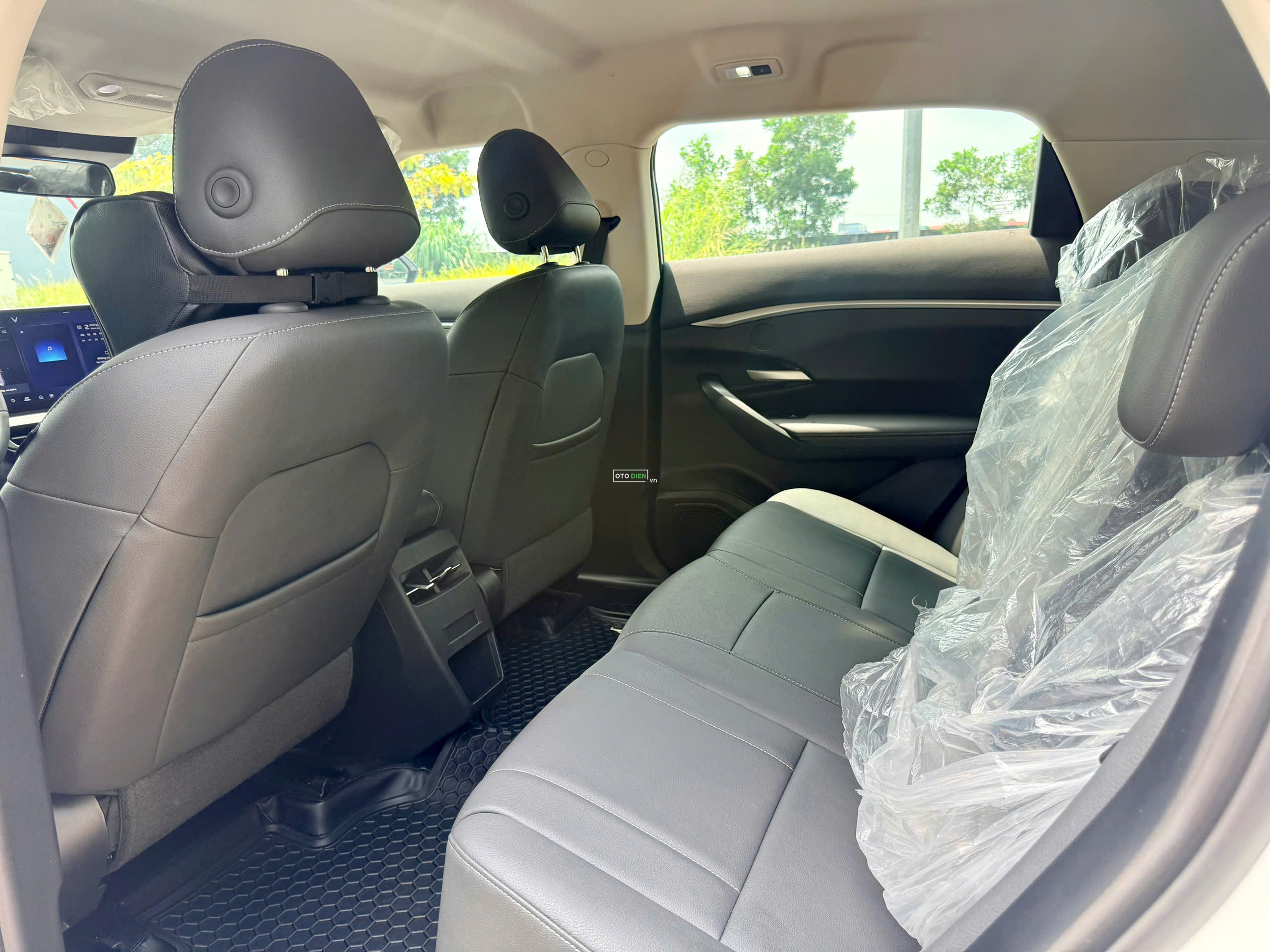 VinFast VF7 2025 Eco - 10000 km6
