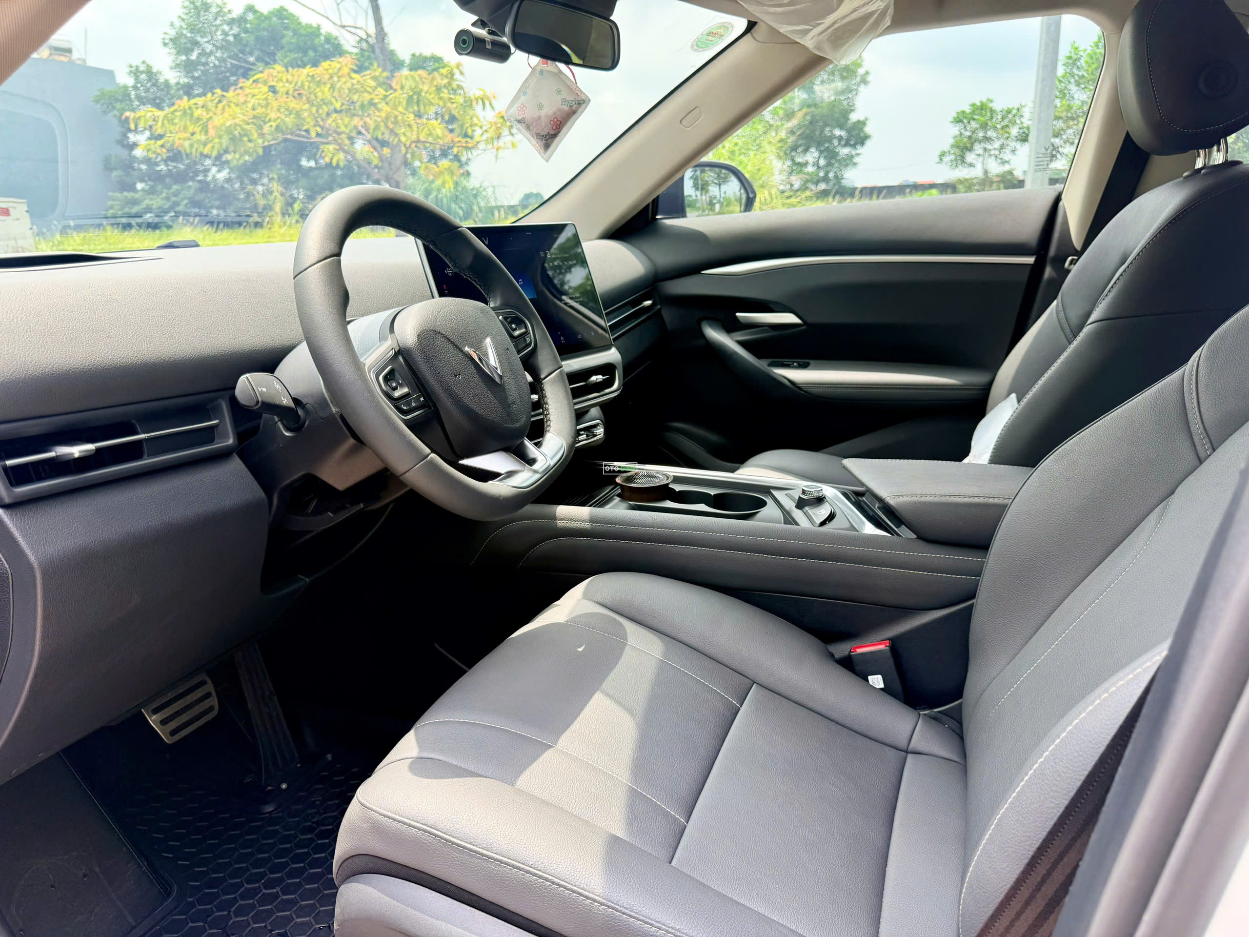 VinFast VF7 2025 Eco - 10000 km7