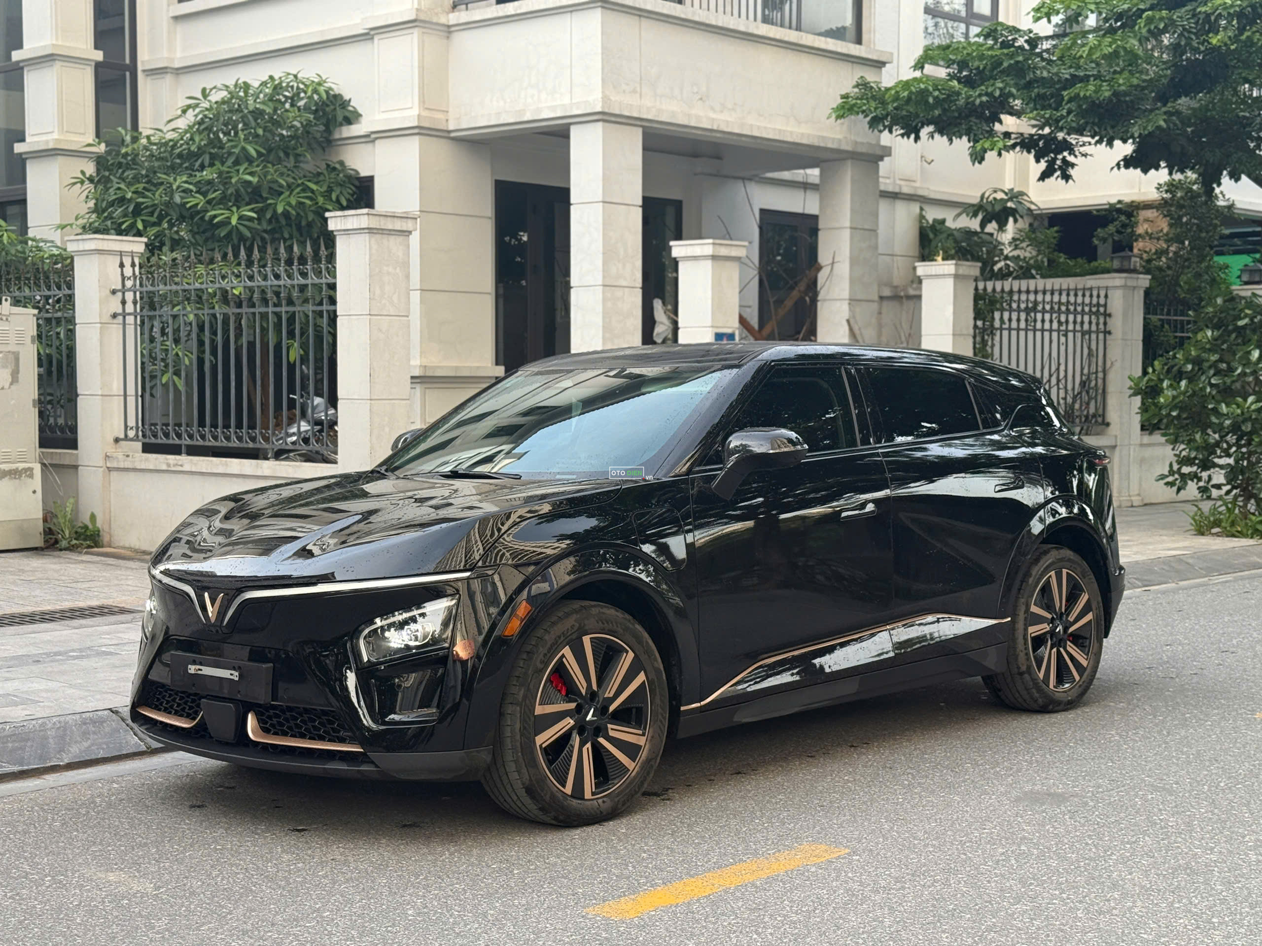 VinFast VF7 2025 Eco - 10000 km1
