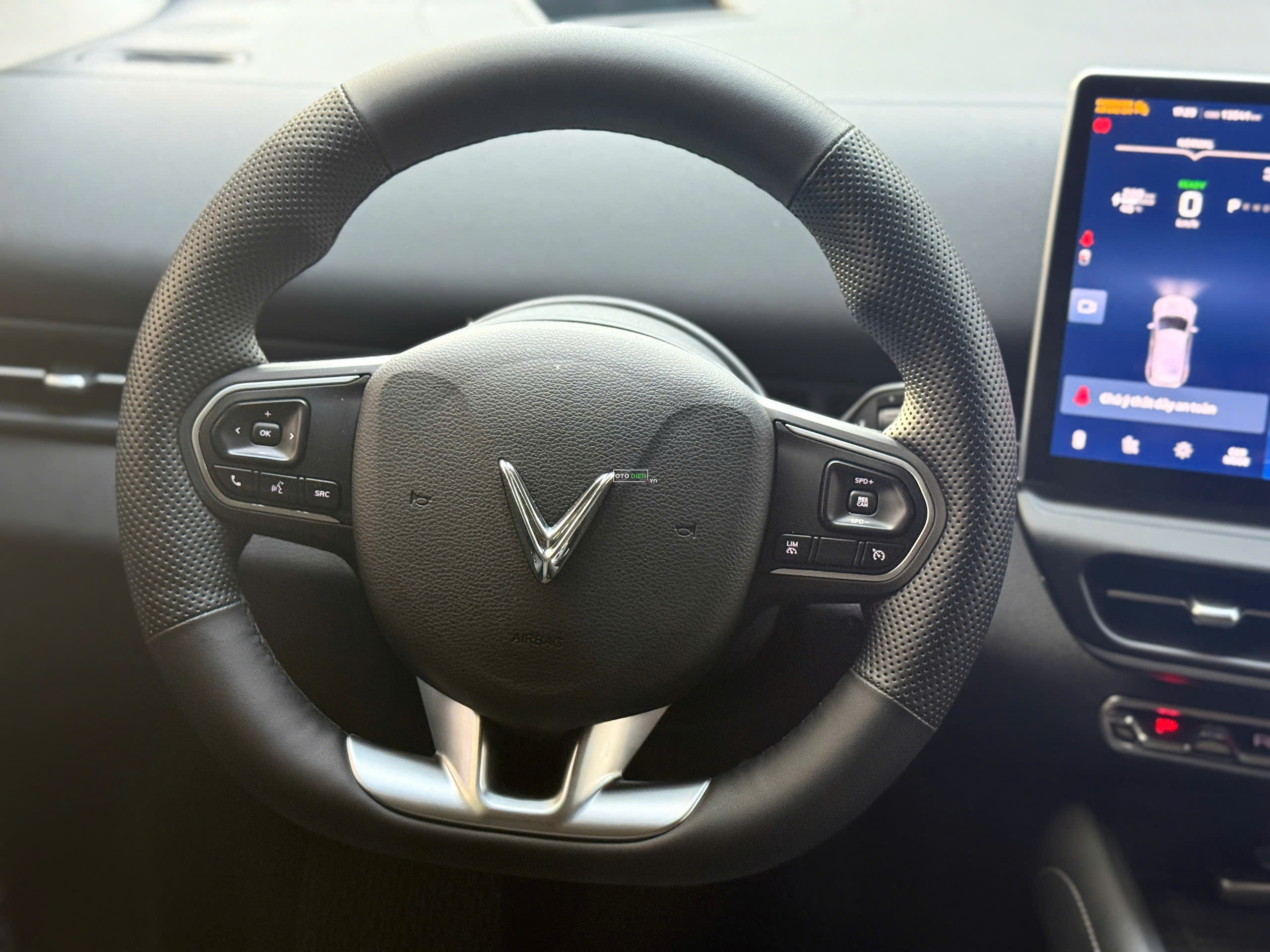 VinFast VF7 2025 Eco - 10000 km9